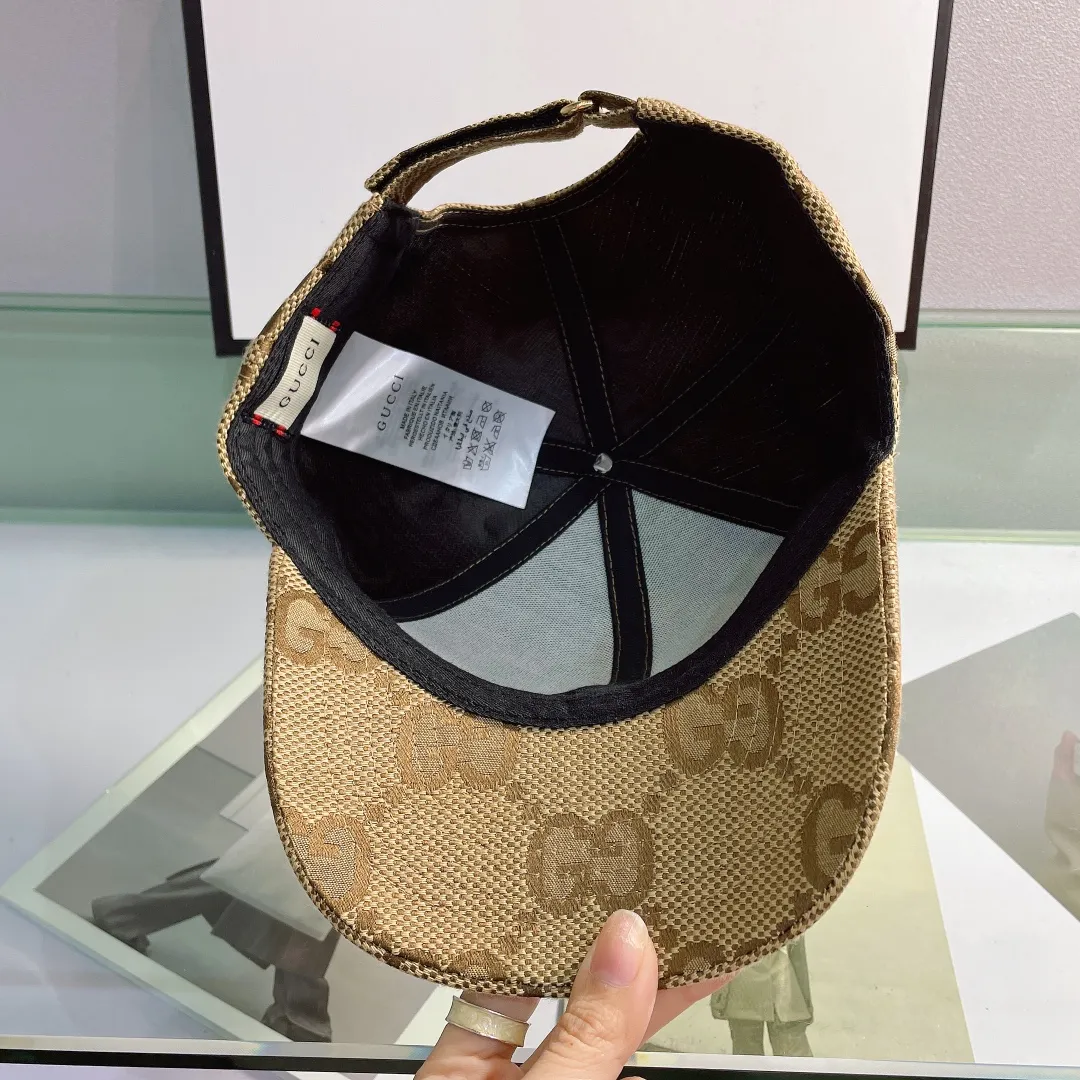 P70 Gucci (Gucci) classic quotation original baseball cap, 1:1 mold customization, original canvas fabric + first-layer cowhide, popular purchase agent, versatile style for men and women, great quality! The basic head circumference is 56cm, and the patch is adjustable.