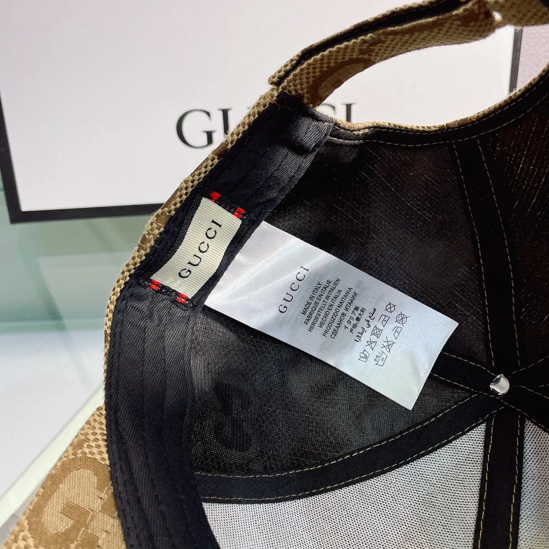 P70 Gucci (Gucci) classic quotation original baseball cap, 1:1 mold customization, original canvas fabric + first-layer cowhide, popular purchase agent, versatile style for men and women, great quality! The basic head circumference is 56cm, and the patch is adjustable.