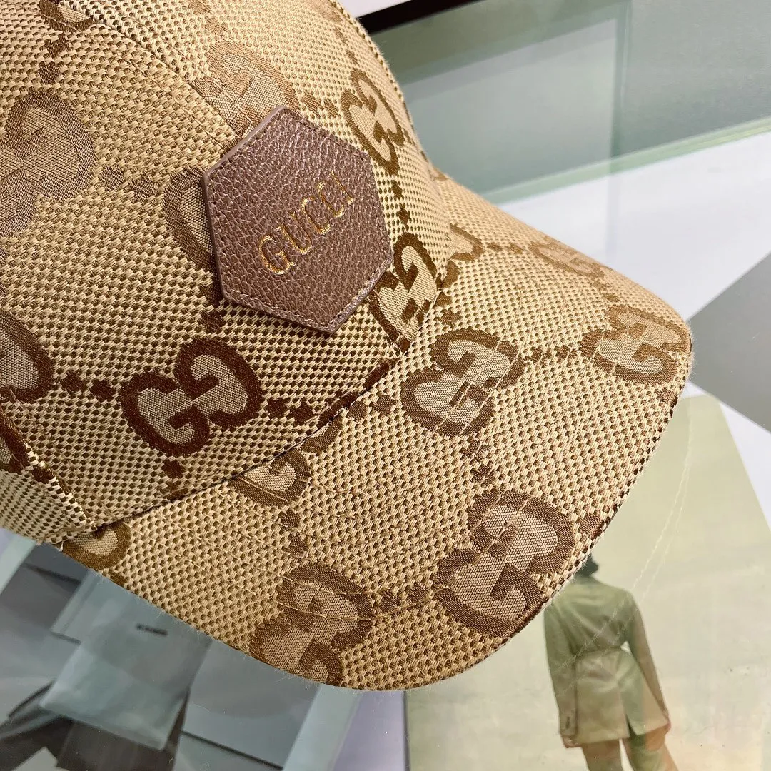 P70 Gucci (Gucci) classic quotation original baseball cap, 1:1 mold customization, original canvas fabric + first-layer cowhide, popular purchase agent, versatile style for men and women, great quality! The basic head circumference is 56cm, and the patch is adjustable.
