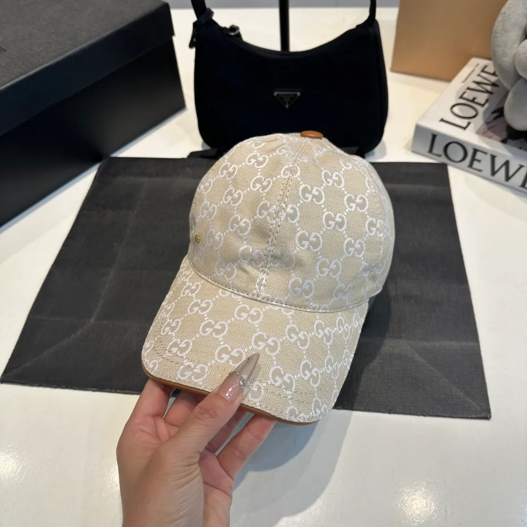 P90 Gucci (Gucci) new original baseball cap, metal small double G, the latest model at the counter, 1:1 mold opening and customization, genuine mold opening hardware, original canvas fabric + first layer of cowhide, original quality! The quality is great, the basic head circumference is 56cm, and the patch is adjustable.