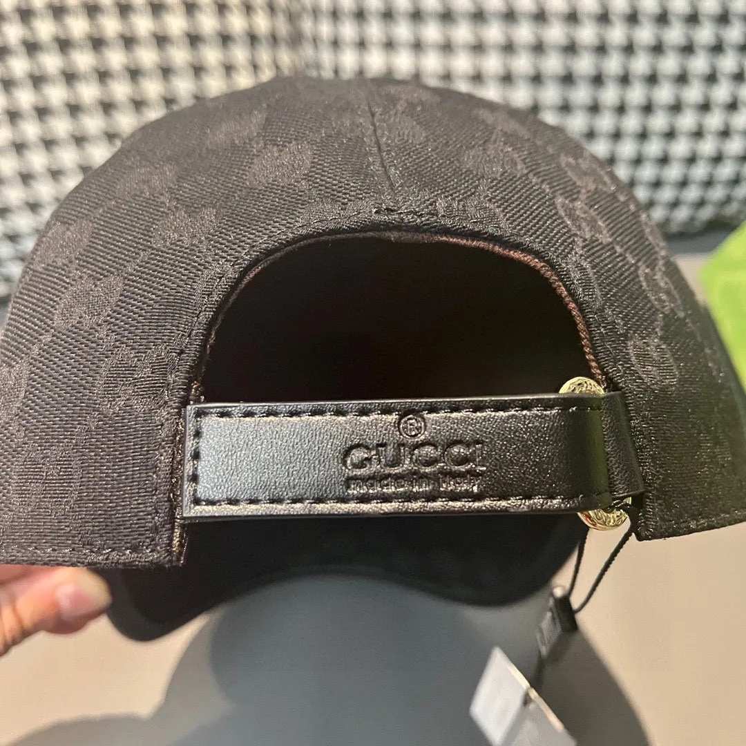 🉐️90, Gucci (Gucci) new original baseball cap, 1:1 mold customization, heavy embroidery, details comparable to counters, original canvas fabric + first-layer cowhide, excellent quality! The first choice for handsome men and beautiful women, fashionable and versatile. The basic head circumference is 56cm, and the patch is adjustable.