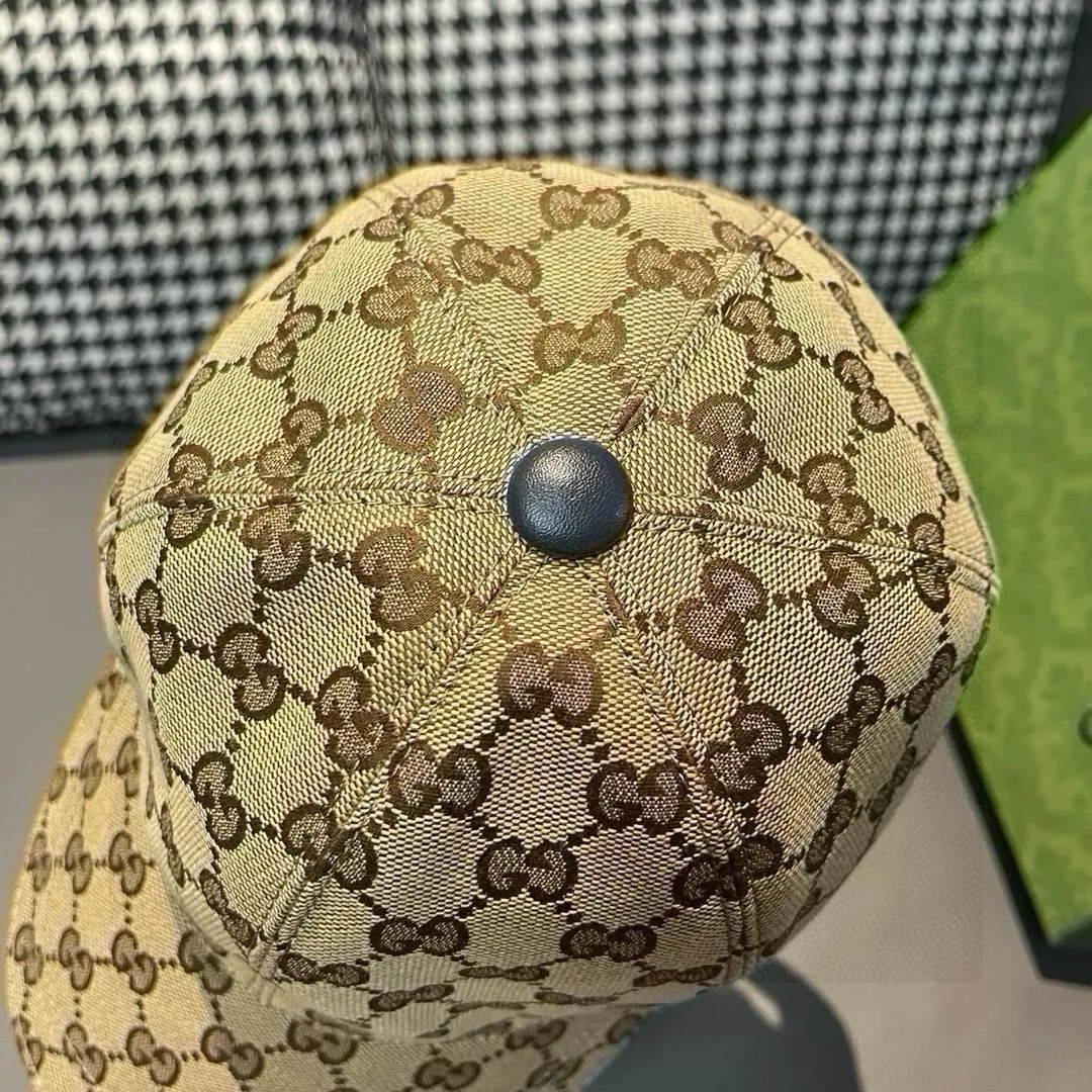p90 ten thousand year old classic new color is shipped!   , Gucci (Gucci) classic original baseball cap 😍😍 1:1 mold opening and customization at the counter, the highest version, original canvas fabric + first layer of cowhide, light and breathable! Photographed in real life, suitable for men and women in all seasons, basic head circumference 56cm, adjustable patches.