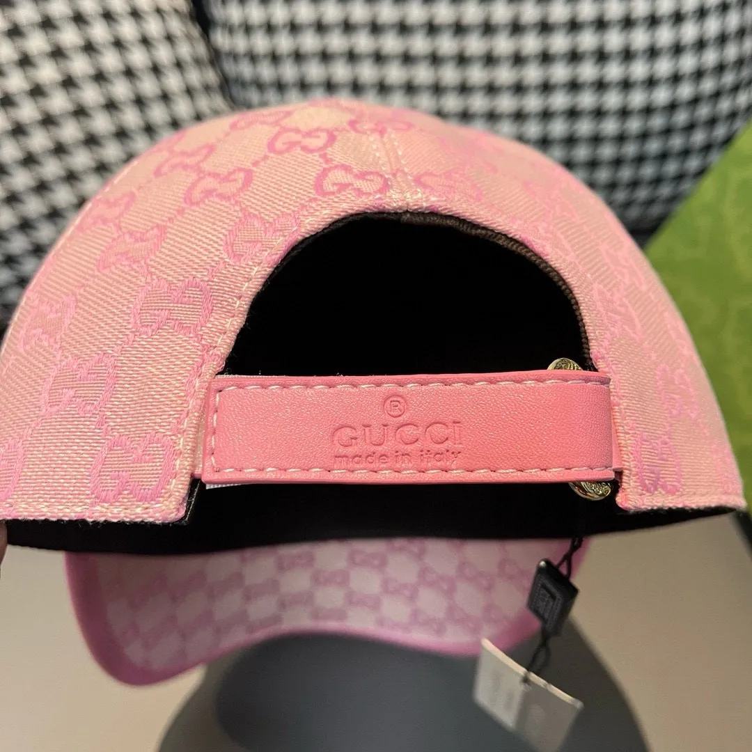 , Gucci (Gucci) latest original baseball cap, bee webbing. 1:1 mold opening and customization at the counter, the highest version, original canvas fabric + first-layer cowhide, light and breathable! Photographed in real life, suitable for men and women in all seasons, basic head circumference 56cm, adjustable patches.