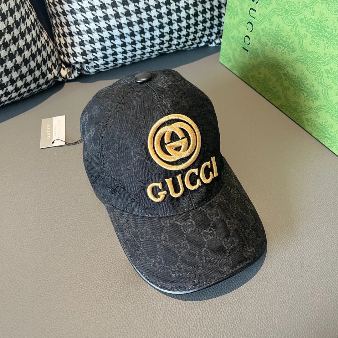 Batch 90, new Gucci (Gucci) original baseball cap, GUCCI embroidery, 1:1 mold customization, heavy gold thread embroidery, details comparable to counters, original canvas fabric + first-layer cowhide, excellent quality! The first choice for handsome men and beautiful women, fashionable and versatile. The basic head circumference is 56cm, and the patch is adjustable.