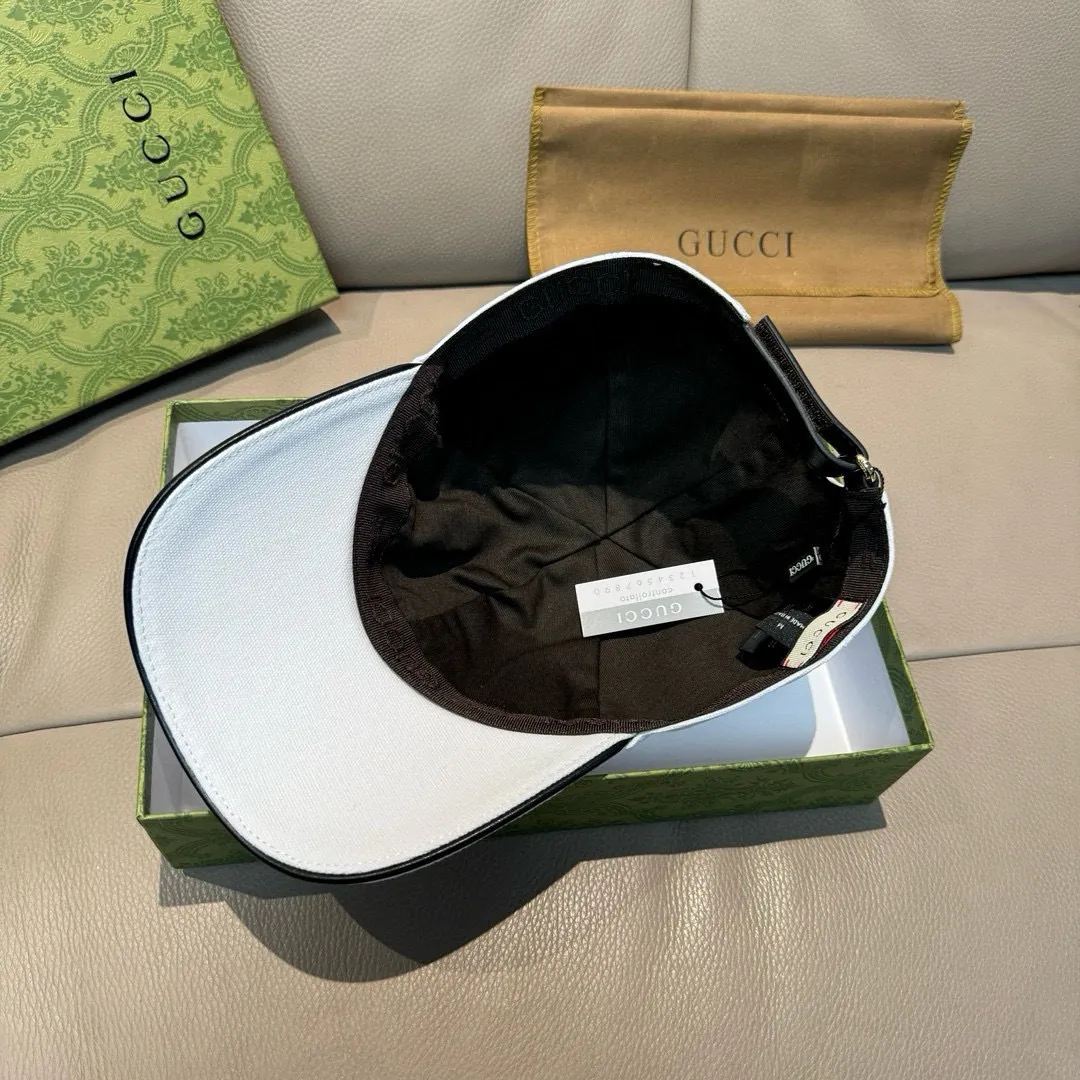 P160, NY&Gucci (Gucci) cooperation model, the latest original baseball cap, 1:1 mold customization, heavy embroidery, details comparable to counters, original canvas fabric + first-layer cowhide, excellent quality! The first choice for handsome men and beautiful women, fashionable and versatile. The basic head circumference is 56cm, and the patch is adjustable. Black and white two colors
