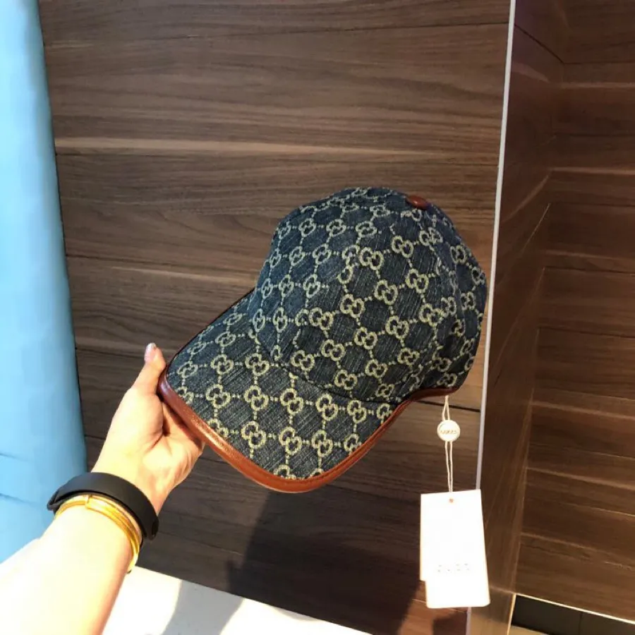 Special batch 🉐70💰 🧢Gucci🧢 Synchronized with Gucci official website, simple and elegant baseball cap with precision embroidery, comfortable and breathable, super good quality, playful style is very age-reducing👍