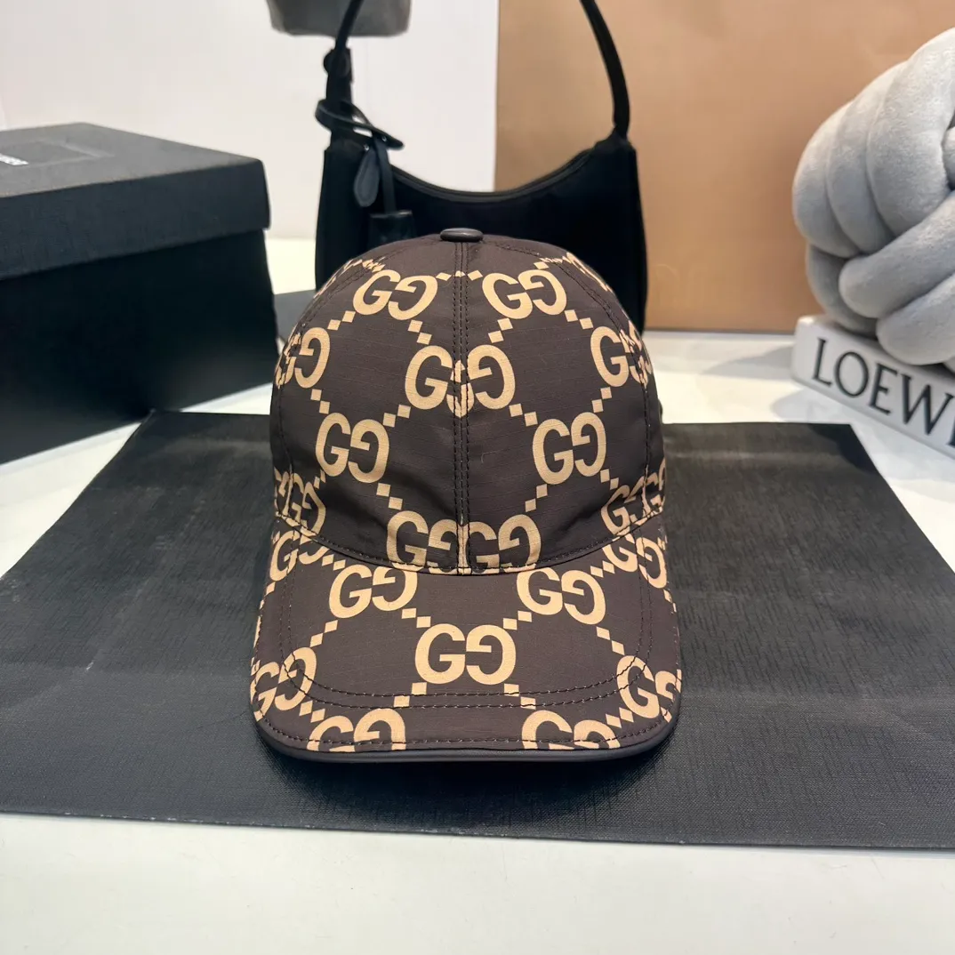 P80 Gucci (Gucci) new spring and summer original baseball cap, logo webbing, 1:1 mold customization, original canvas fabric + first-layer cowhide, popular purchasing agent, versatile style for men and women, great quality! Basic head circumference 56, adjustable patch