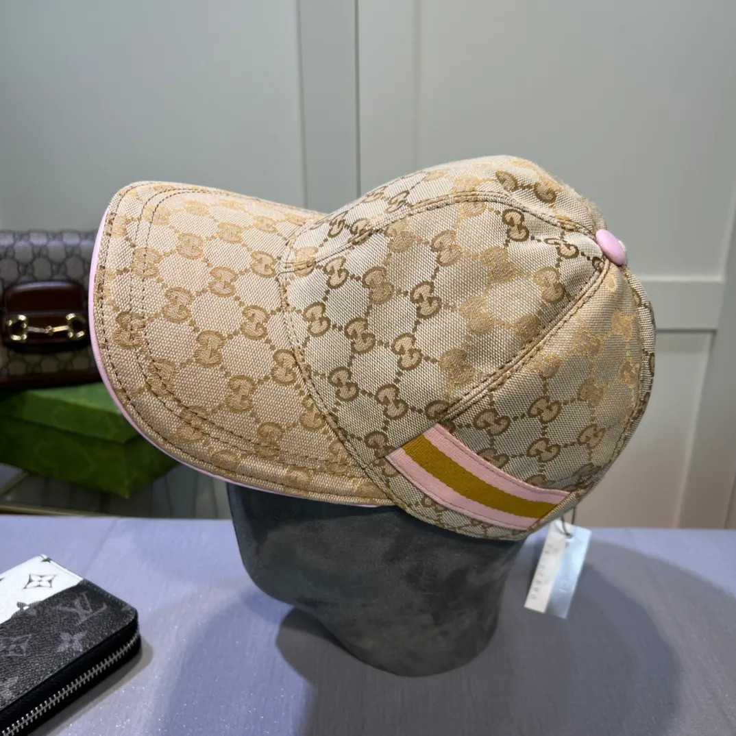 P80💰10,000-year-old classic model shipped! Gucci (Gucci) classic original baseball cap 😍😍Customized at the 1:1 counter mold, the highest version, original canvas + first layer of cowhide, pure cotton lining, light and breathable! Photographed in real life, suitable for men and women in all seasons, basic head circumference 56cm, adjustable patches.