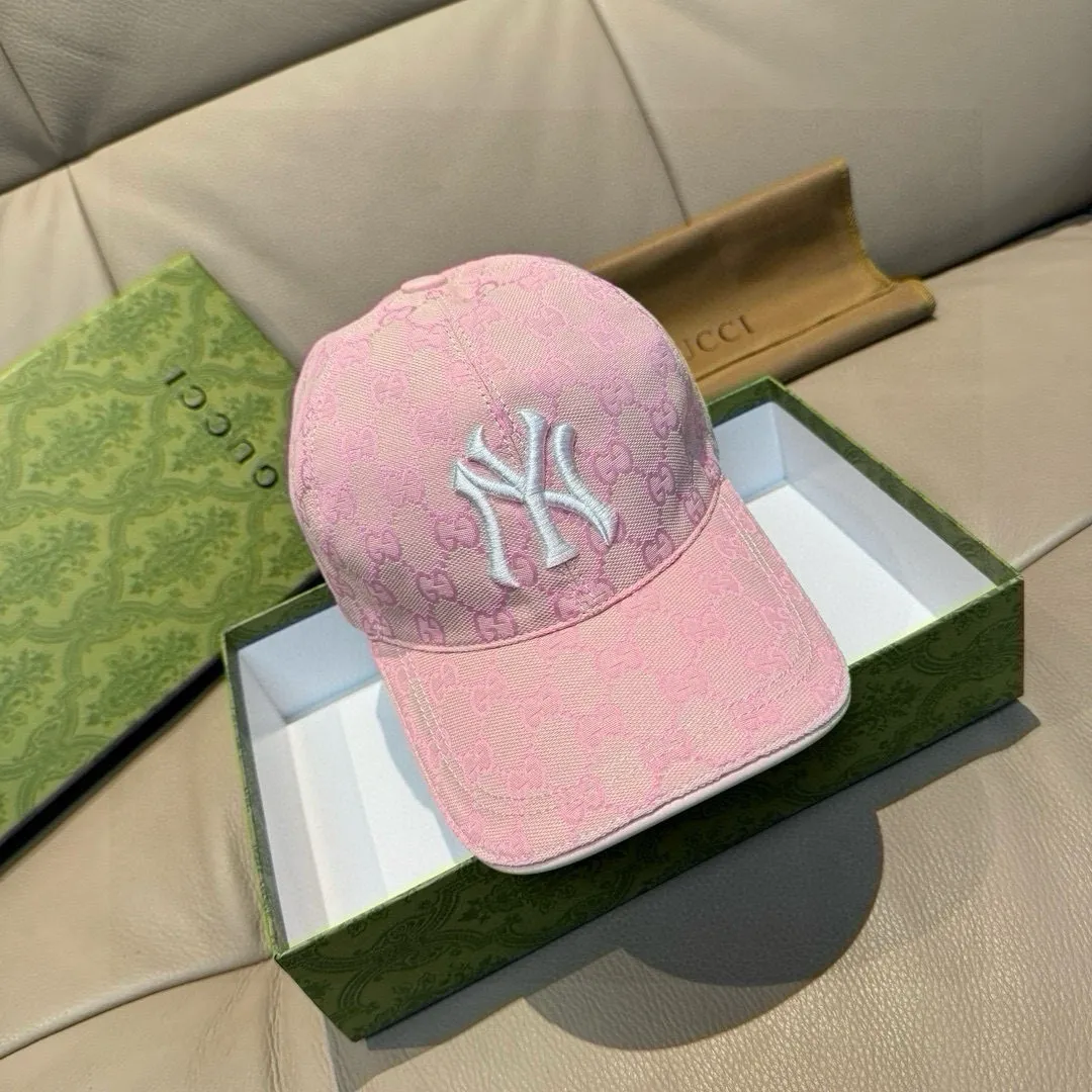 P90 hot-selling full-color NY&Gucci (Gucci) cooperation baseball cap, the latest model at the counter, NY embroidery, 1:1 mold customization, original breathable sail fabric + first-layer cowhide, perfect details, original quality, exclusive physical shooting, suitable for men and women.  , four colors are in stock at the counter!