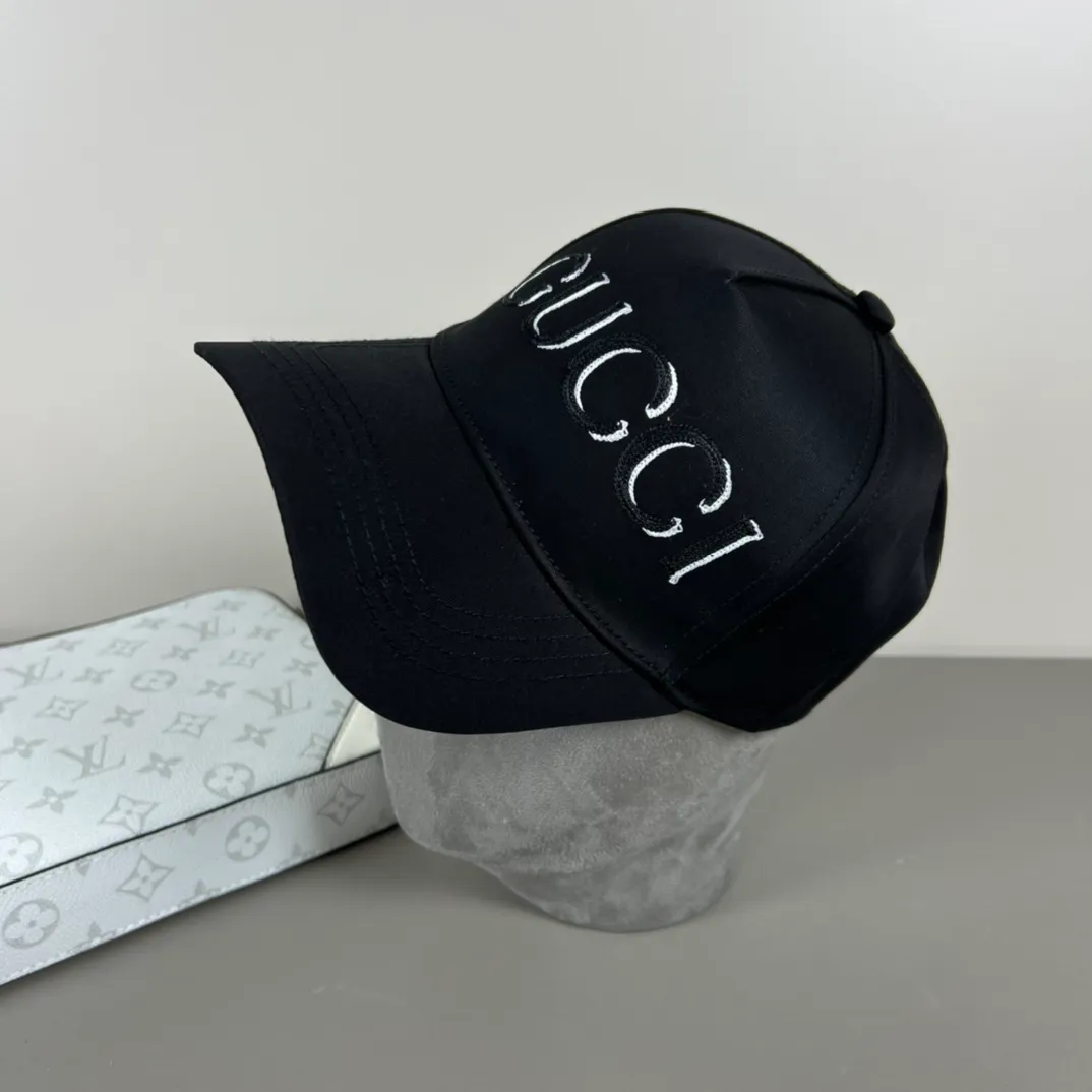 P56💰Gucci Baseball Cap♥️GUCCI🧢Official website new product, baseball cap, original quality, hot arrival 🔥🎩 The craftsmanship is very exquisite, high-end and classy! Low-key luxury, easy to carry! Running volume!