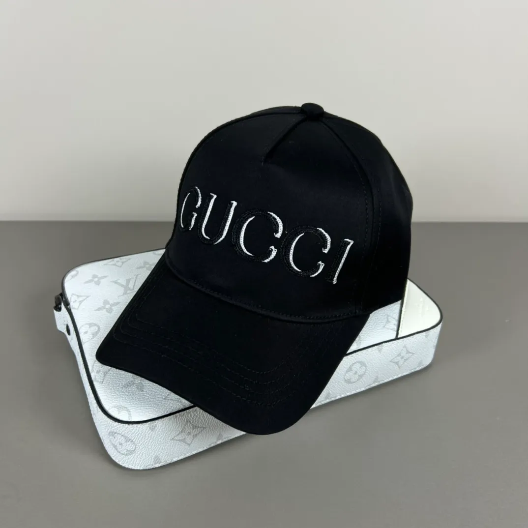 P56💰Gucci Baseball Cap♥️GUCCI🧢Official website new product, baseball cap, original quality, hot arrival 🔥🎩 The craftsmanship is very exquisite, high-end and classy! Low-key luxury, easy to carry! Running volume!