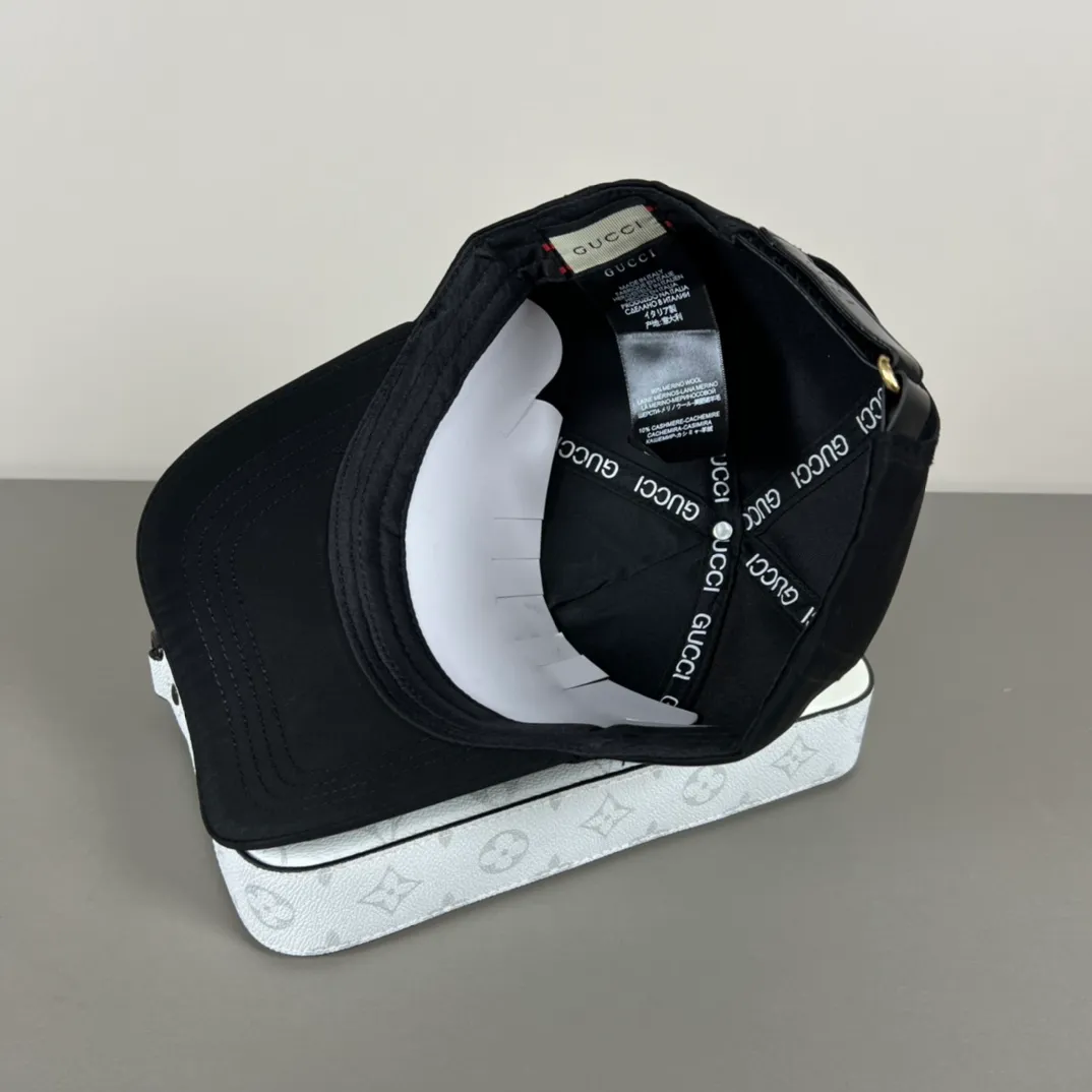 P56💰Gucci Baseball Cap♥️GUCCI🧢Official website new product, baseball cap, original quality, hot arrival 🔥🎩 The craftsmanship is very exquisite, high-end and classy! Low-key luxury, easy to carry! Running volume!