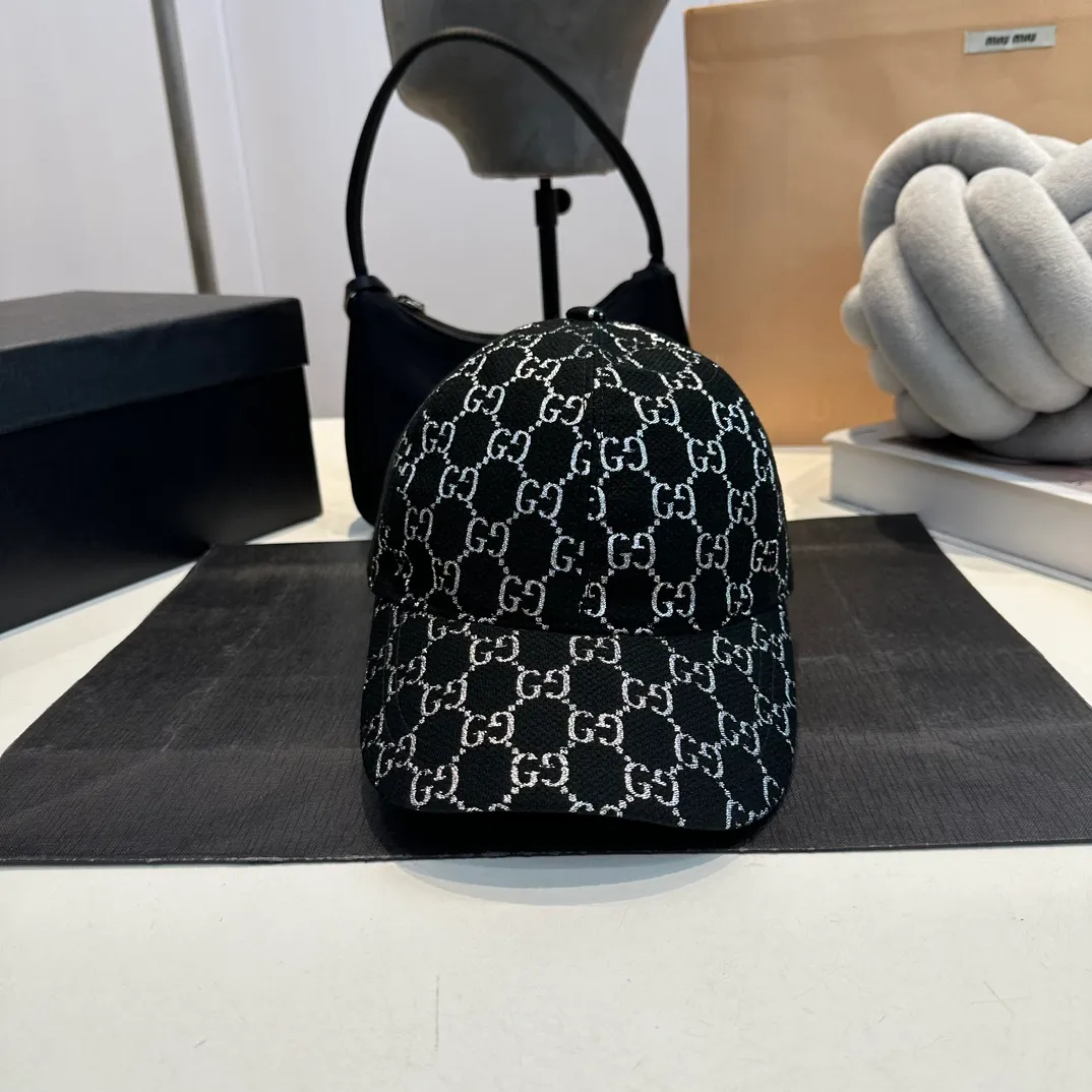 P70 Gucci baseball cap♥️GUCCI🧢New product from the official website, baseball cap, original quality, very popular 🔥🎩 The craftsmanship is very exquisite, high-end and classy! Low-key luxury, easy to carry! Running volume!