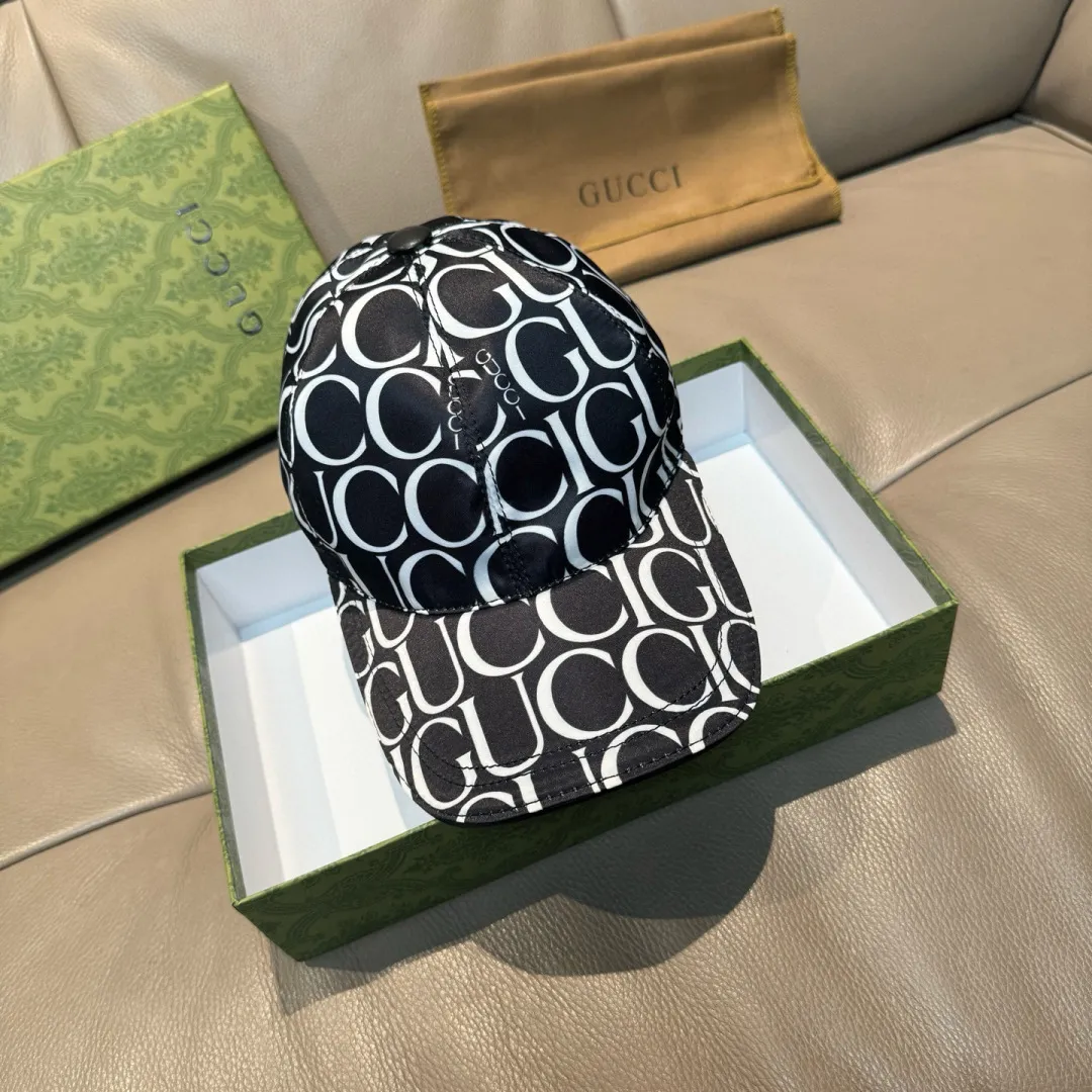 p90, Gucci (Gucci) new original baseball cap, GUCCI silk screen printing, 1:1 mold opening and customization at the counter, original canvas fabric + first layer of cowhide, pure cotton lining, light and breathable! The quality is great, the basic head circumference is 56cm, and the patch is adjustable.
