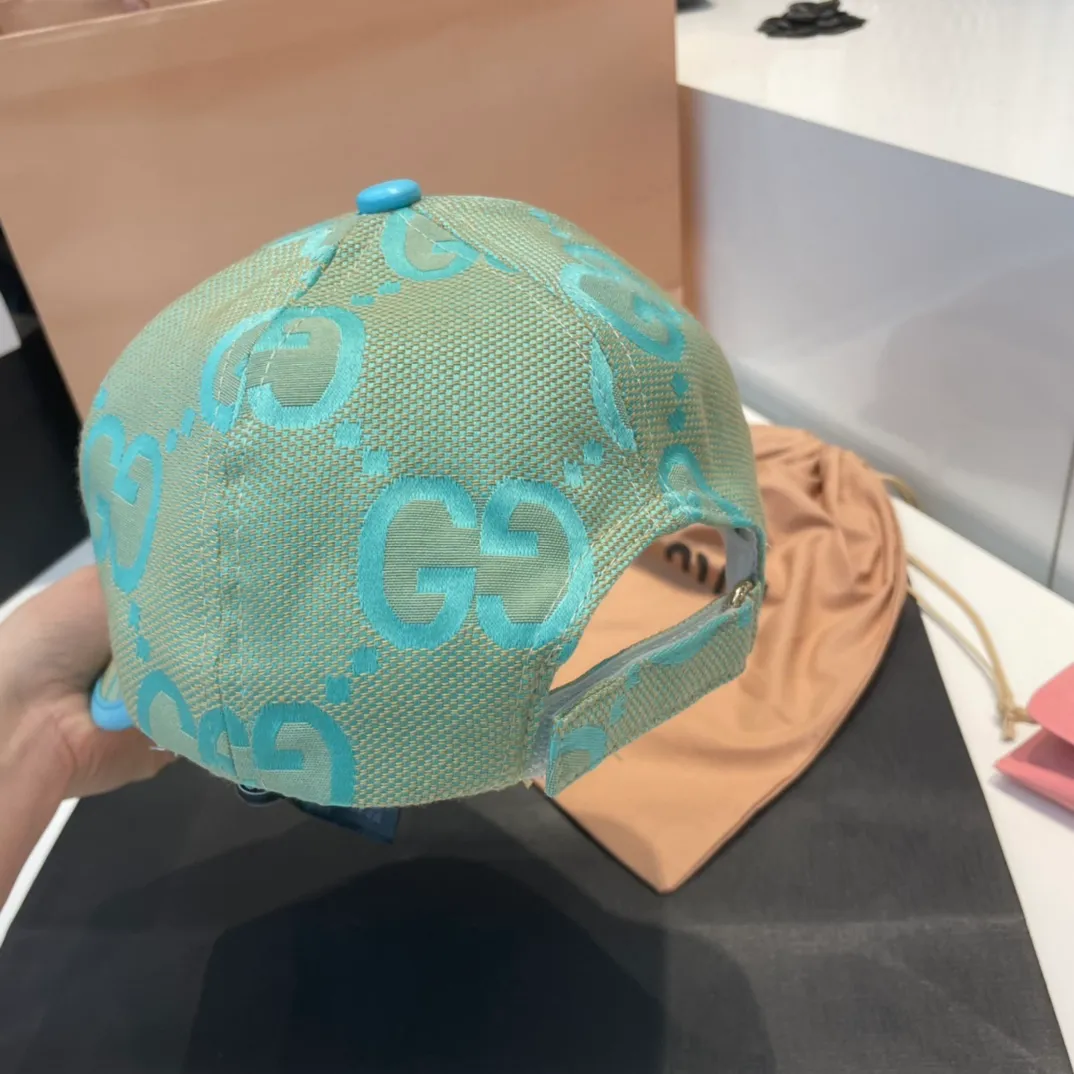 P60 GUCCI baseball cap, new product from the official website, baseball cap, original quality, very popular 🔥🎩 The craftsmanship is very exquisite, high-end and classy! Low-key luxury, easy to carry! Running volume!