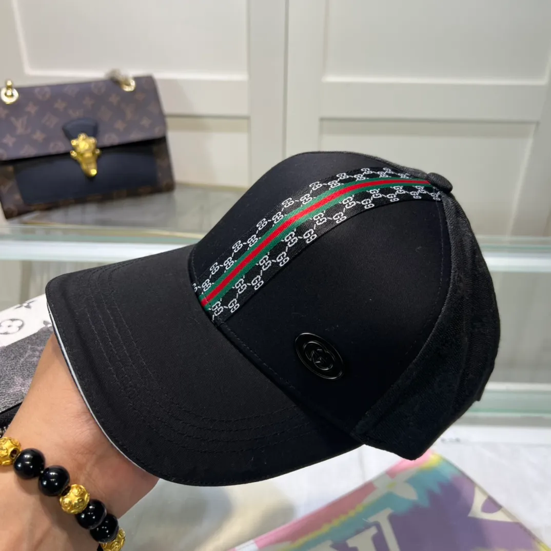 P48💰Gucci Baseball Cap♥️GUCCI🧢New product from the official website, baseball cap, original quality, very popular 🔥🎩 The craftsmanship is very exquisite, high-end and classy! Low-key luxury, easy to carry! Running volume!