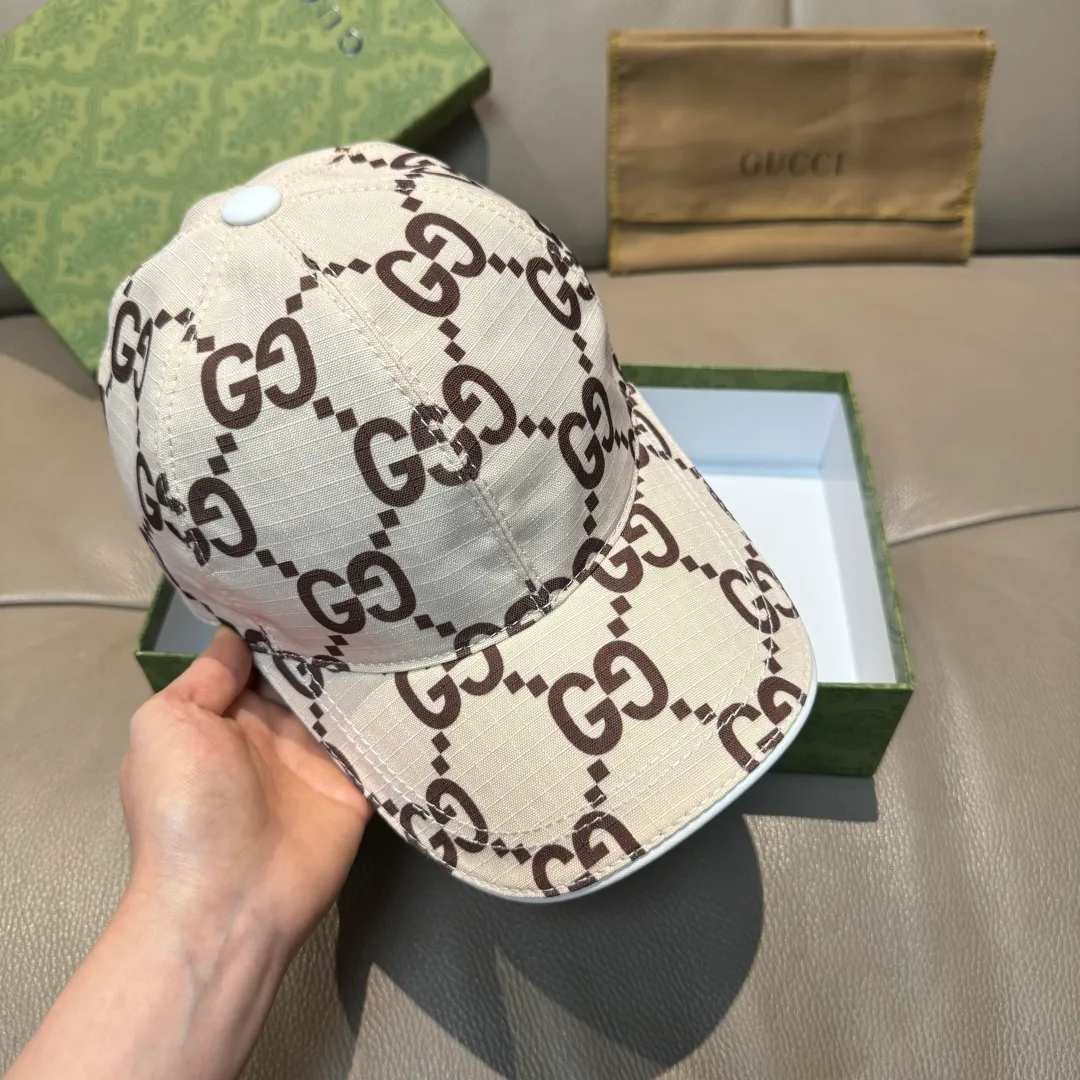 p90 New model shipped from official website. Gucci's latest original baseball cap, large double G, 1:1 mold customization at the counter, perfect alignment, original canvas fabric + first-layer cowhide, light and breathable! The basic head circumference is 56cm, and the patch is adjustable.