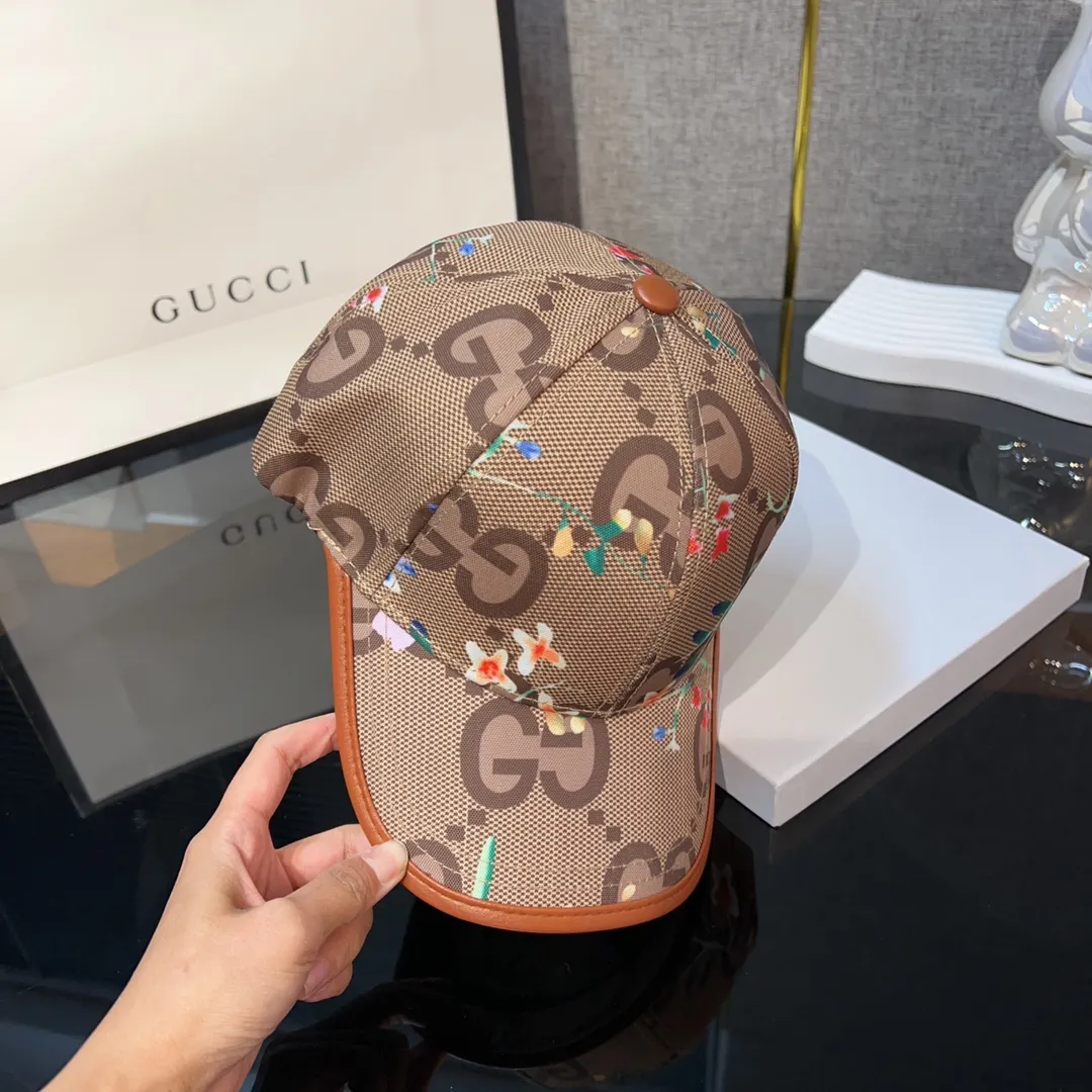 Special batch of 60💰 Gucci Gucci🌸Classic double c floral style, sun protection baseball cap🧢