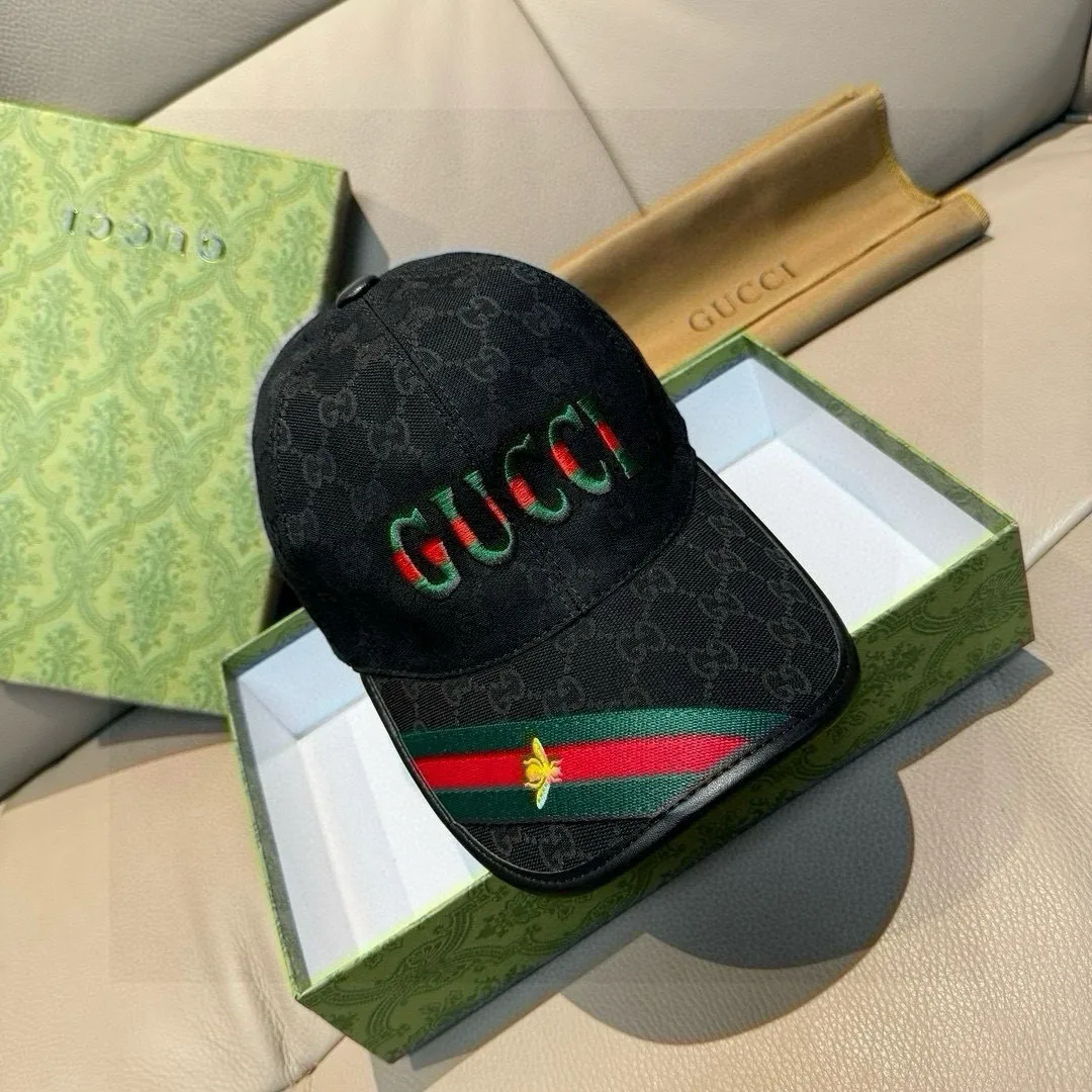 P90, Gucci's new original baseball cap, 1:1 mold customization, heavy embroidery, details comparable to those at counters, original canvas fabric + first-layer cowhide, great quality! The first choice for handsome men and beautiful women, fashionable and versatile. The basic head circumference is 56cm, and the patch is adjustable.