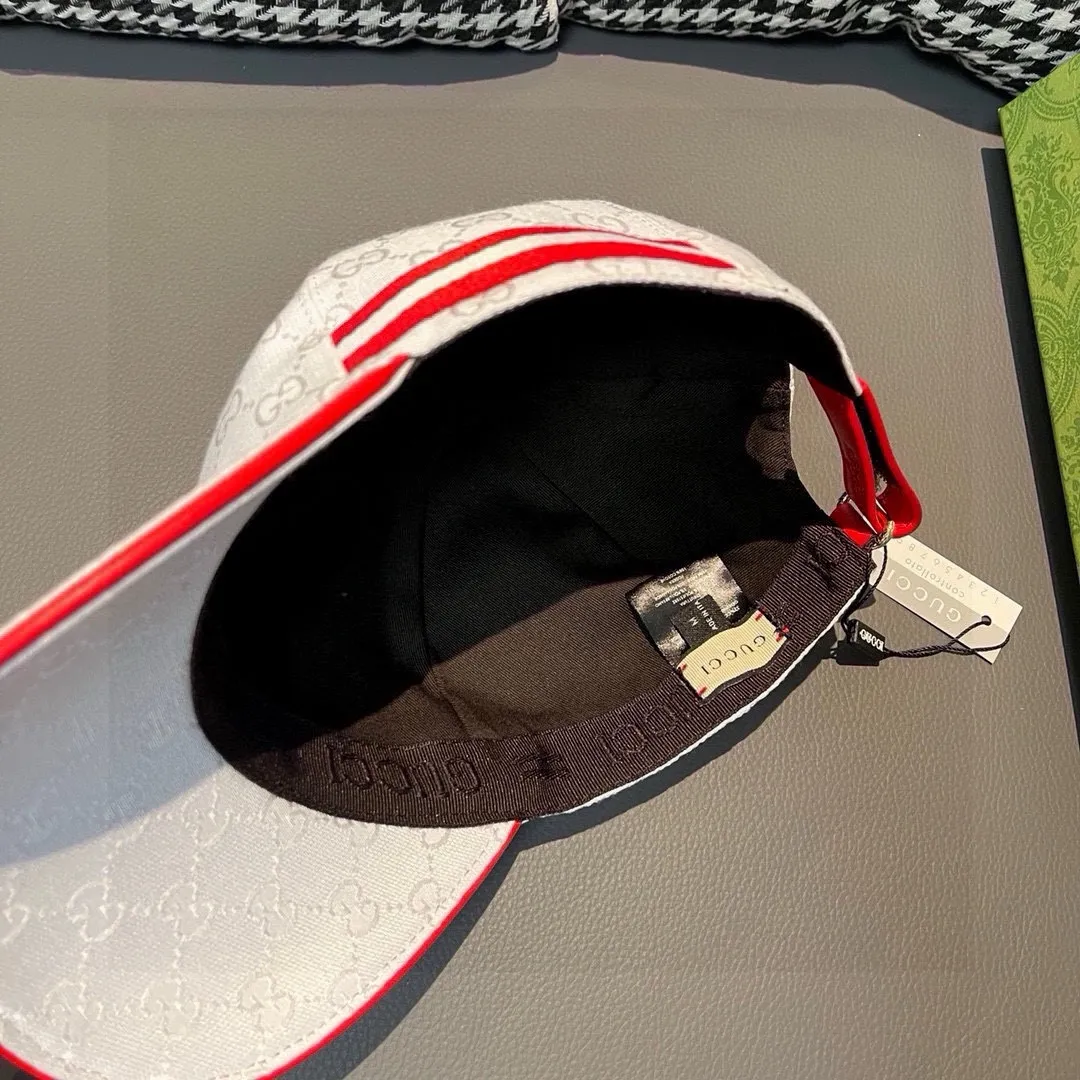 P900,000 classic model is shipped in new colors! ,, Gucci (Gucci) classic original baseball cap 😍😍Customized at 1:1 mold opening at the counter, the highest version, original canvas fabric + first-layer cowhide, light and breathable! Photographed in real life, suitable for men and women in all seasons, basic head circumference 56cm, adjustable patches.