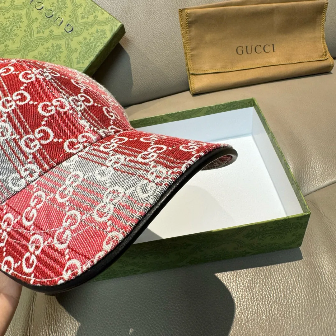 p90, Gucci (Gucci) new original baseball cap, gradient candy double G, 1:1 mold opening and customization at the counter! Original denim fabric + first-layer cowhide, light and breathable! Actual photo, suitable for men and women, basic head circumference 56cm, adjustable patch.