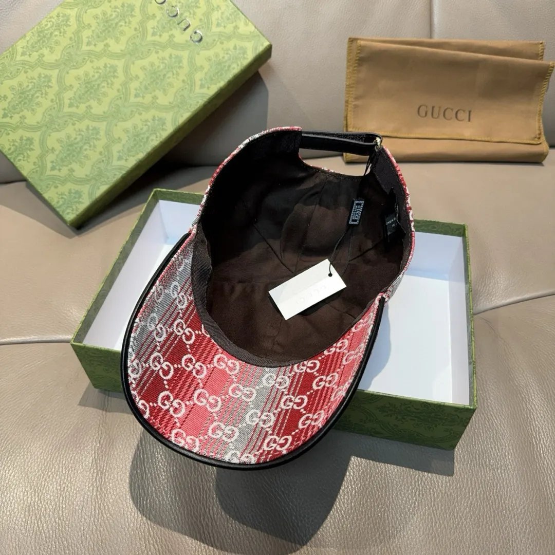 p90, Gucci (Gucci) new original baseball cap, gradient candy double G, 1:1 mold opening and customization at the counter! Original denim fabric + first-layer cowhide, light and breathable! Actual photo, suitable for men and women, basic head circumference 56cm, adjustable patch.