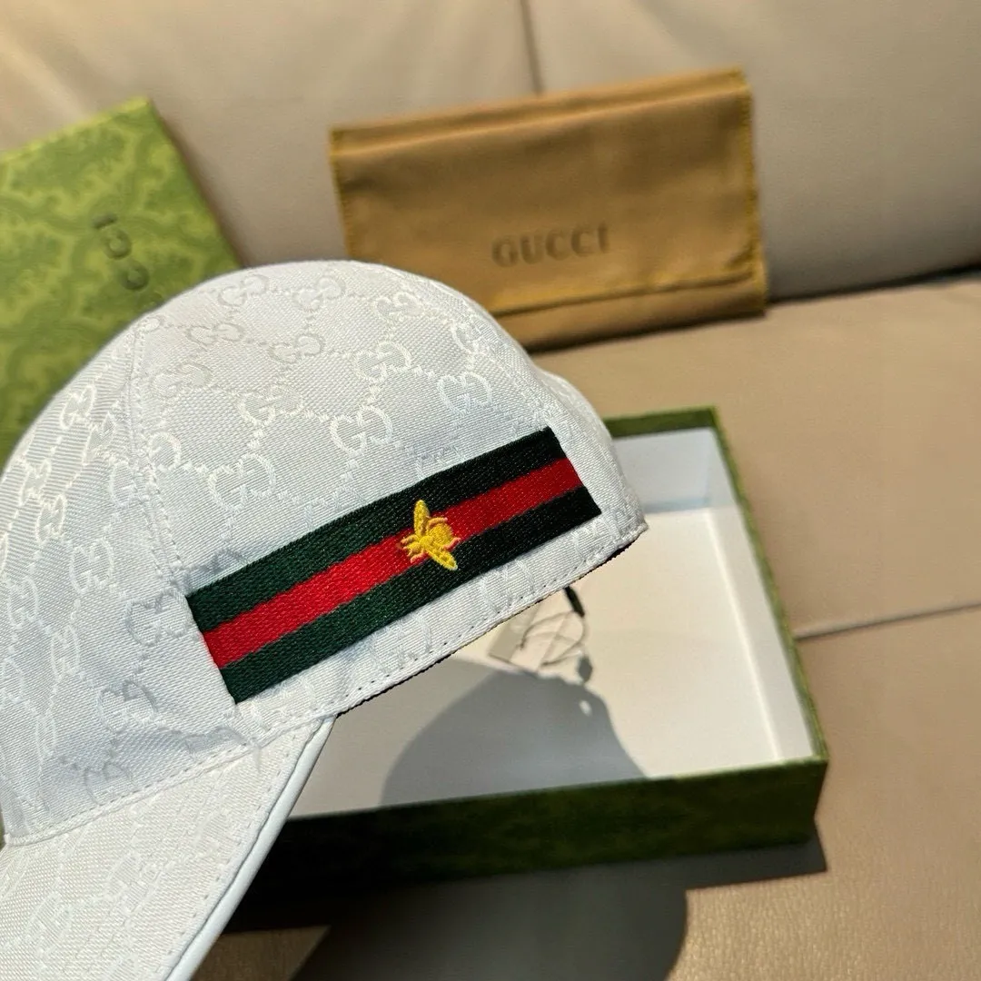 p90 ten thousand year classic model shipped!   , Gucci (Gucci) classic original baseball cap😍😍Little Bee, 1:1 mold opening and customization at the counter, the highest version, original canvas fabric + first layer of cowhide, pure cotton lining, light and breathable! Photographed in real life, suitable for men and women in all seasons, basic head circumference 56cm, adjustable patches.