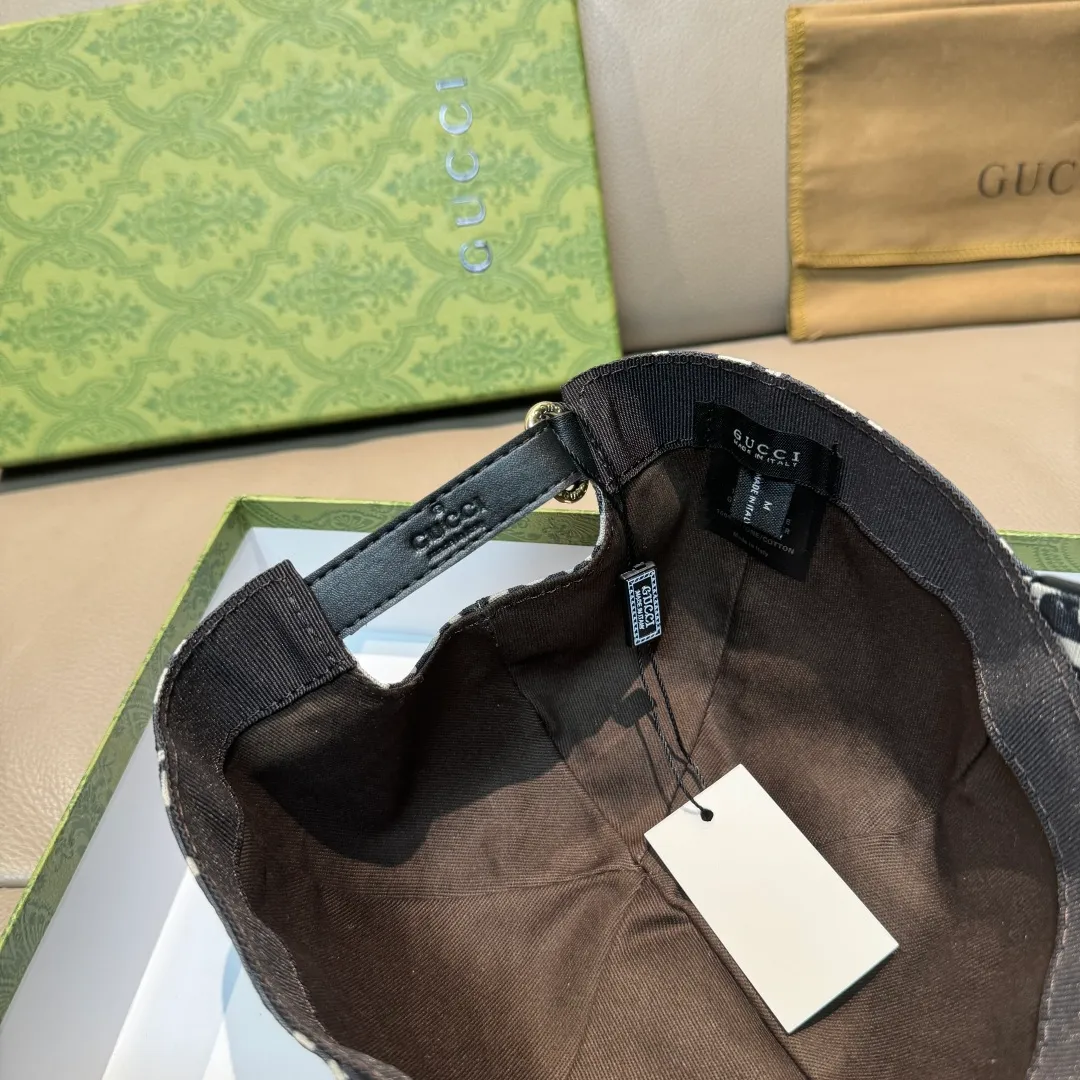 p90 New model shipped from official website. Gucci's latest original baseball cap, large double G, 1:1 mold customization at the counter, perfect alignment, original canvas fabric + first-layer cowhide, light and breathable! The basic head circumference is 56cm, and the patch is adjustable.