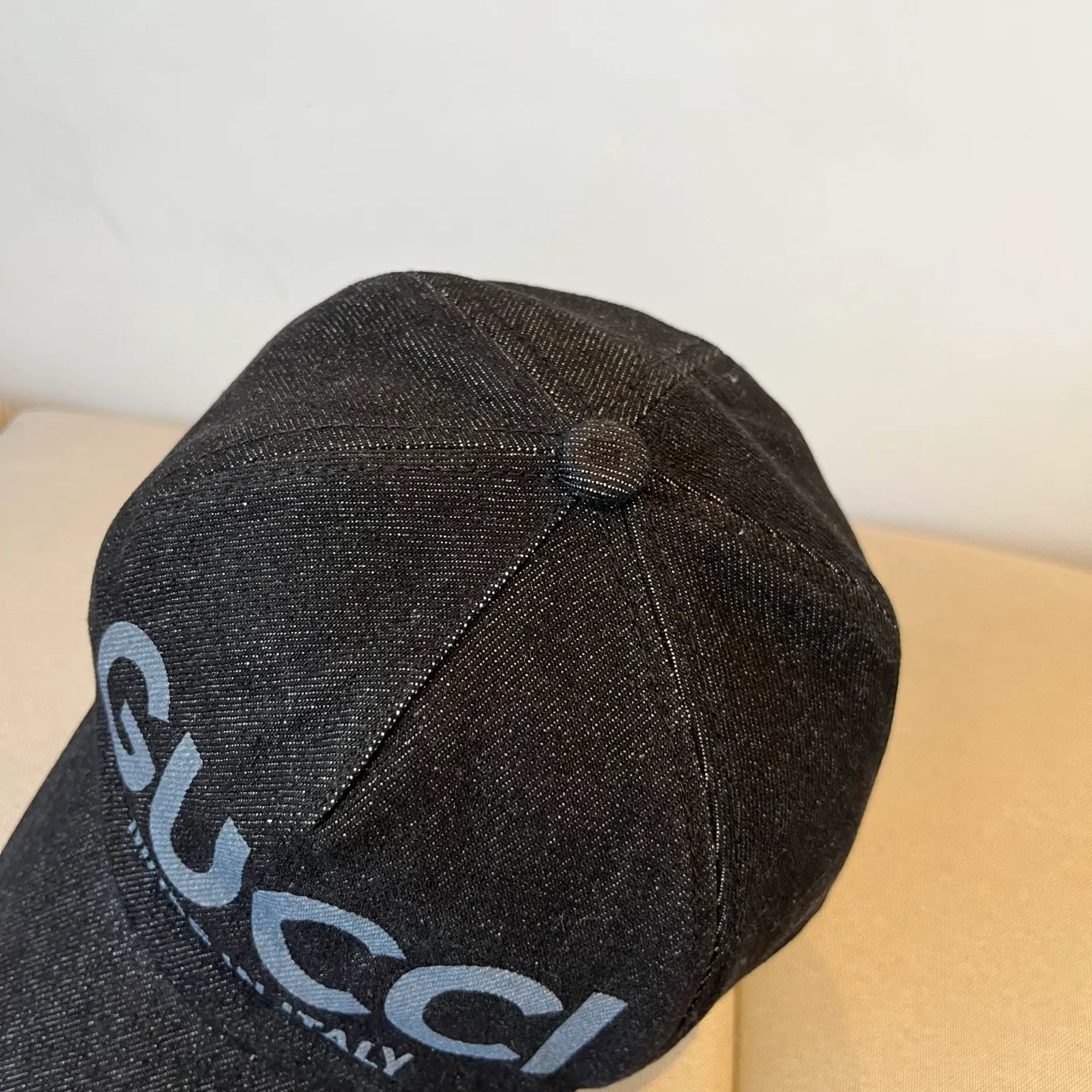 P60 Gucci Baseball Cap♥️GUCCI🧢New product from the official website, baseball cap, original quality, very popular 🔥🎩 The craftsmanship is very exquisite, high-end and classy! Low-key luxury, easy to carry! Running volume!