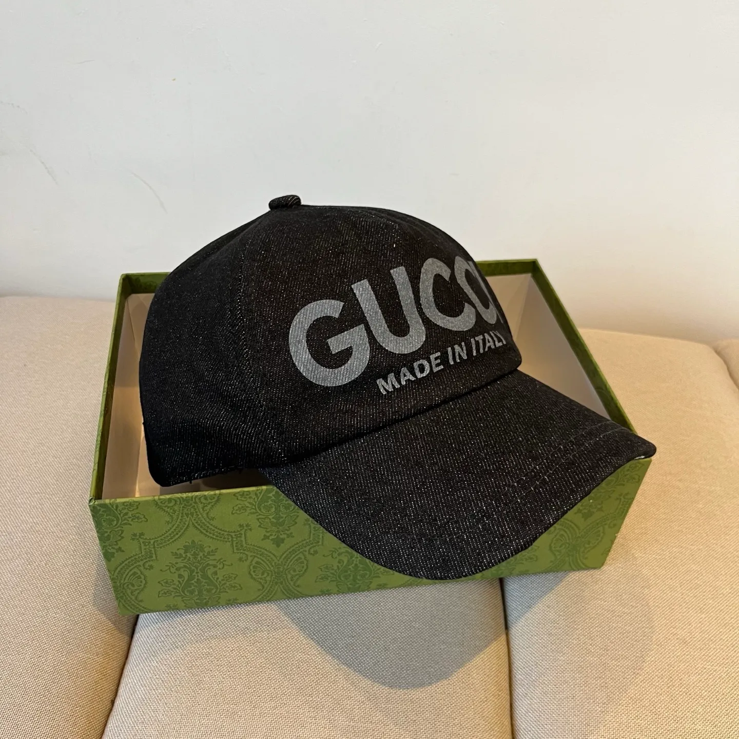 P60 Gucci Baseball Cap♥️GUCCI🧢New product from the official website, baseball cap, original quality, very popular 🔥🎩 The craftsmanship is very exquisite, high-end and classy! Low-key luxury, easy to carry! Running volume!