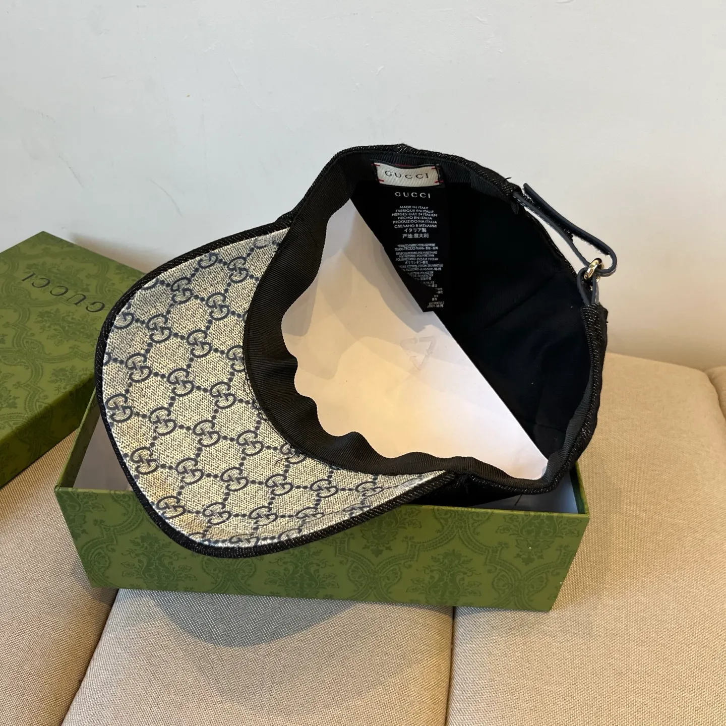 P60 Gucci Baseball Cap♥️GUCCI🧢New product from the official website, baseball cap, original quality, very popular 🔥🎩 The craftsmanship is very exquisite, high-end and classy! Low-key luxury, easy to carry! Running volume!