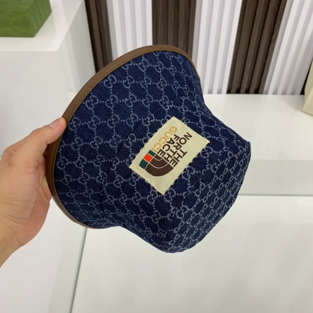🉐70 Gucci bucket hat co-branded with the North ♥️GUCCI bucket hat🧢New product from the official website, baseball cap, original quality is coming soon 🔥🎩 The craftsmanship is very exquisite, high-end and classy! Low-key luxury, easy to carry! Running volume!