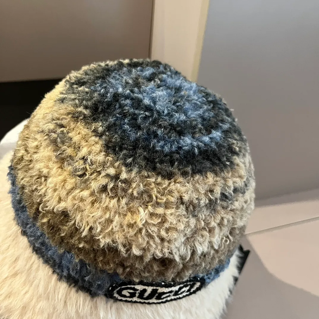 💰100¥ Gucci new sherpa bucket hat, gradient color, head circumference 57cm