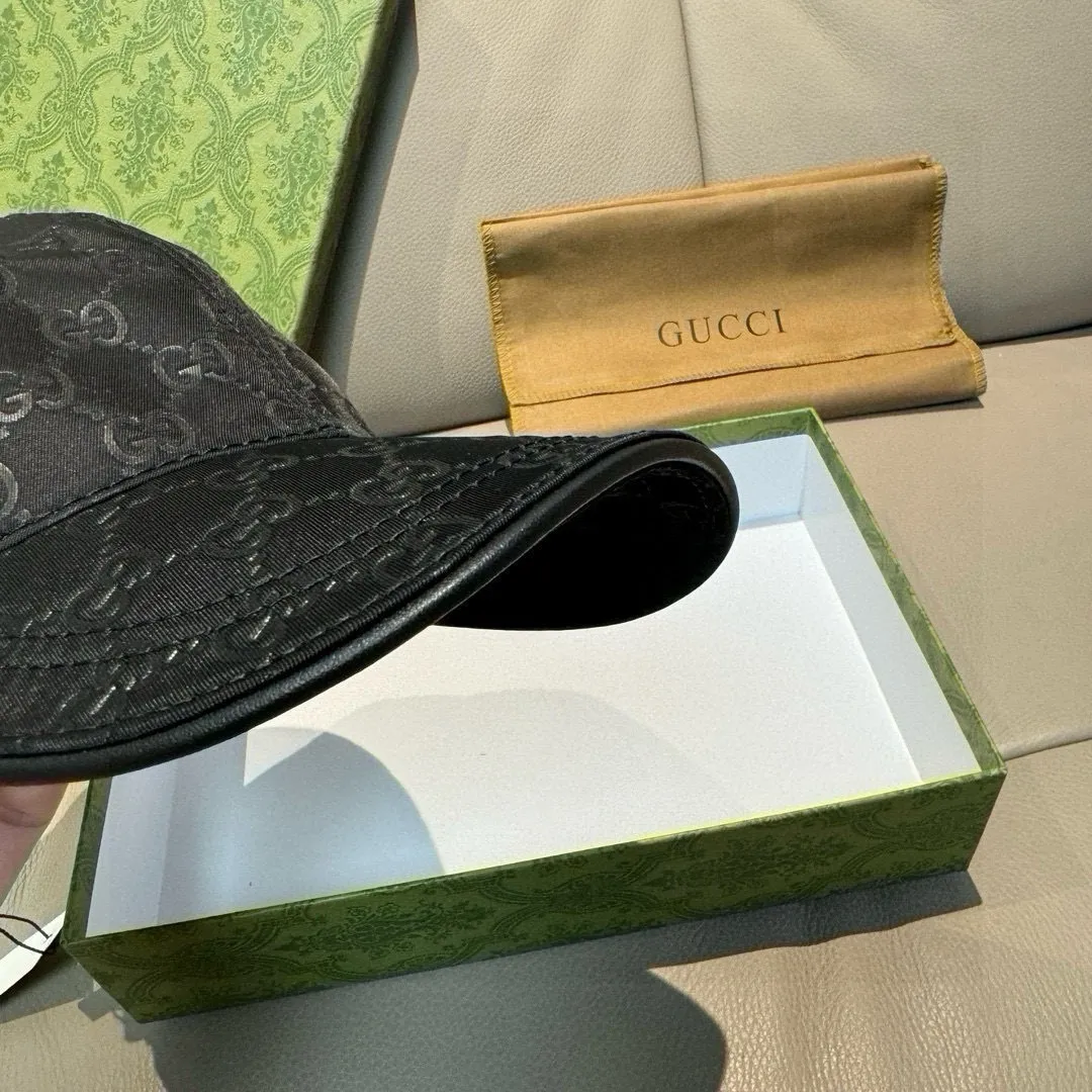 p900000 classic model!   , Gucci (Gucci) classic original baseball cap 😍😍 1:1 mold customization at the counter, the highest version, original satin fabric + first layer of cowhide, light and breathable! Photographed in real life, suitable for men and women in all seasons, basic head circumference 56cm, adjustable patches.