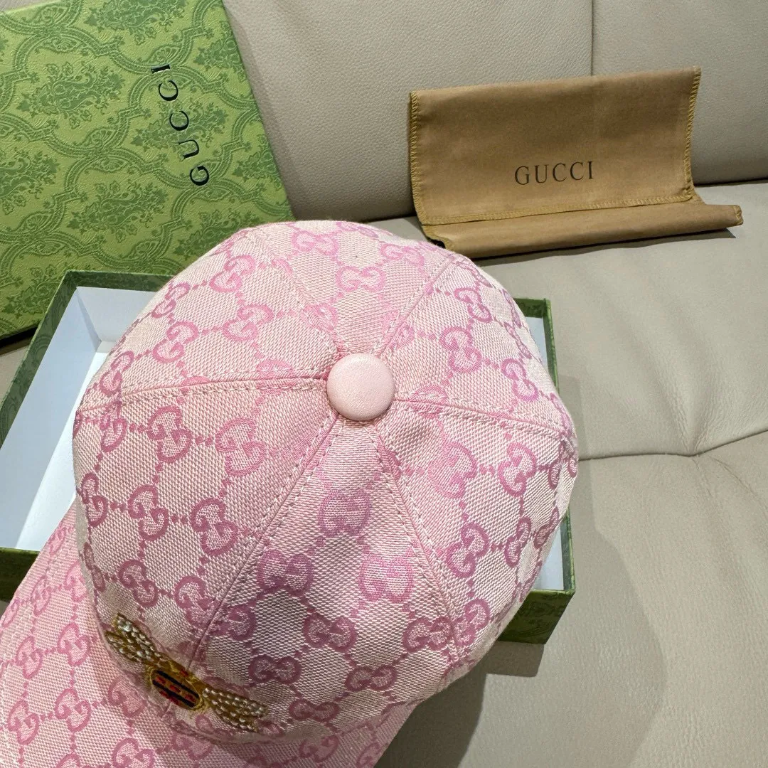 p90, Gucci (Gucci) original baseball cap, little bee embroidery, 1:1 mold customization, heavy embroidery, details comparable to counters, original canvas + first-layer cowhide, pure cotton lining, great quality! The first choice for handsome men and beautiful women, fashionable and versatile. Basic head circumference 56, adjustable patch