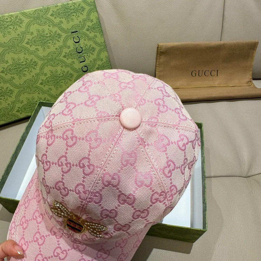 p90, Gucci (Gucci) original baseball cap, little bee embroidery, 1:1 mold customization, heavy embroidery, details comparable to counters, original canvas + first-layer cowhide, pure cotton lining, great quality! The first choice for handsome men and beautiful women, fashionable and versatile. Basic head circumference 56, adjustable patch