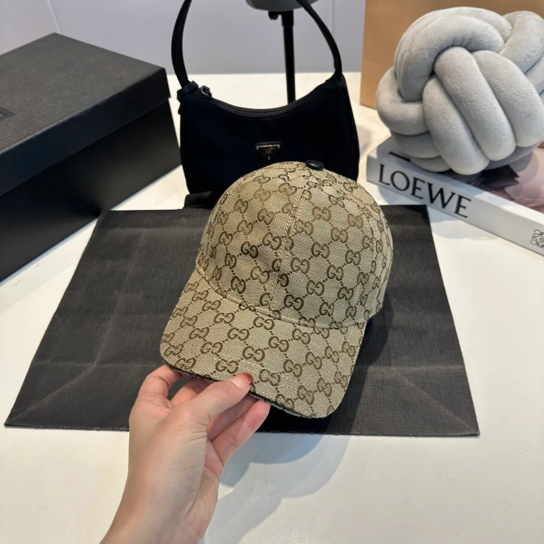 P60 Gucci (Gucci) classic original baseball cap😍Customized with 1:1 mold opening at the counter, the highest version, the original canvas is light and breathable! Photographed in real life, suitable for men and women in all seasons, basic head circumference 56cm, adjustable patches.