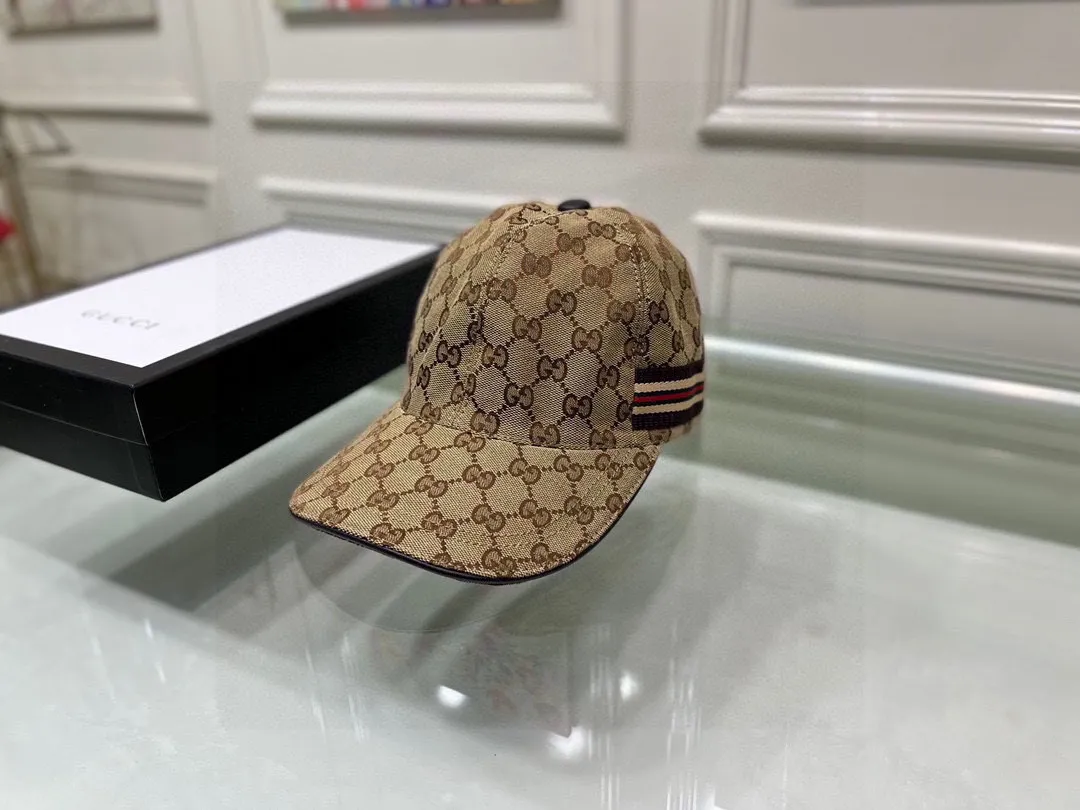🉐1.1 million classic models are now available in new colors!  , Gucci (Gucci) classic original baseball cap, 1:1 mold opening and customization at the counter, the highest version, original canvas fabric + first layer of cowhide, pure cotton lining, light and breathable! Photographed in real life, suitable for men and women in all seasons, basic head circumference 56cm, adjustable patches.
