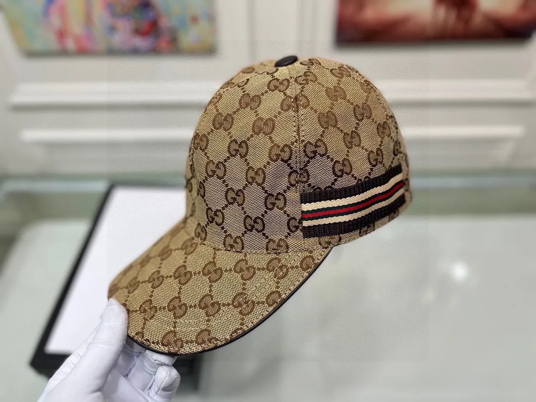 🉐1.1 million classic models are now available in new colors!  , Gucci (Gucci) classic original baseball cap, 1:1 mold opening and customization at the counter, the highest version, original canvas fabric + first layer of cowhide, pure cotton lining, light and breathable! Photographed in real life, suitable for men and women in all seasons, basic head circumference 56cm, adjustable patches.