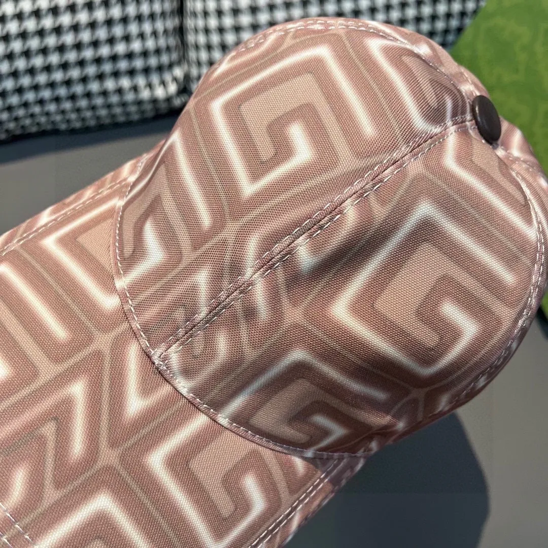 🉐️90 🎗, Gucci Gucci’s new original baseball cap, artistic large double G, 1:1 mold customization at the counter, perfect pattern, original canvas fabric + first-layer cowhide, light and breathable! The basic head circumference is 56cm, and the patch is adjustable.