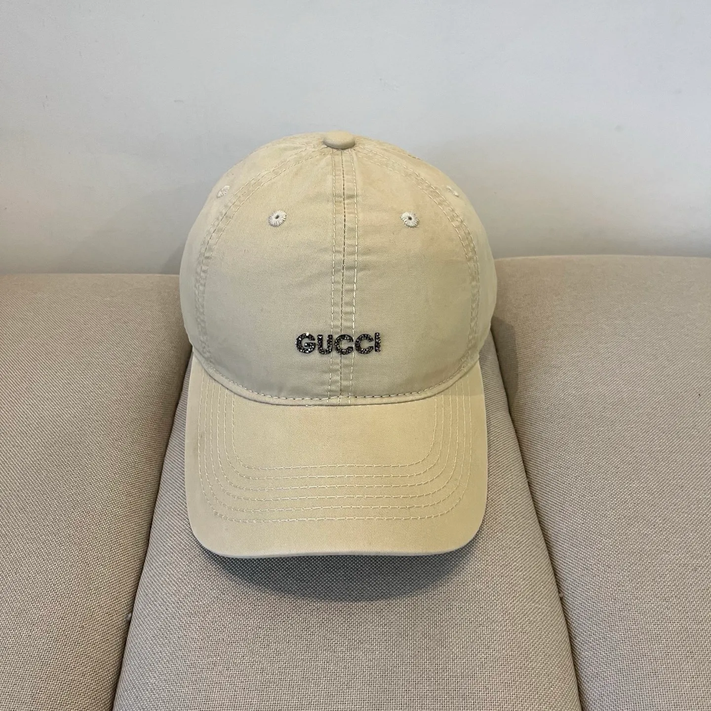 P60 Gucci Baseball Cap♥️GUCCI🧢New product from the official website, baseball cap, original quality, very popular 🔥🎩 The craftsmanship is very exquisite, high-end and classy! Low-key luxury, easy to carry! Running volume!