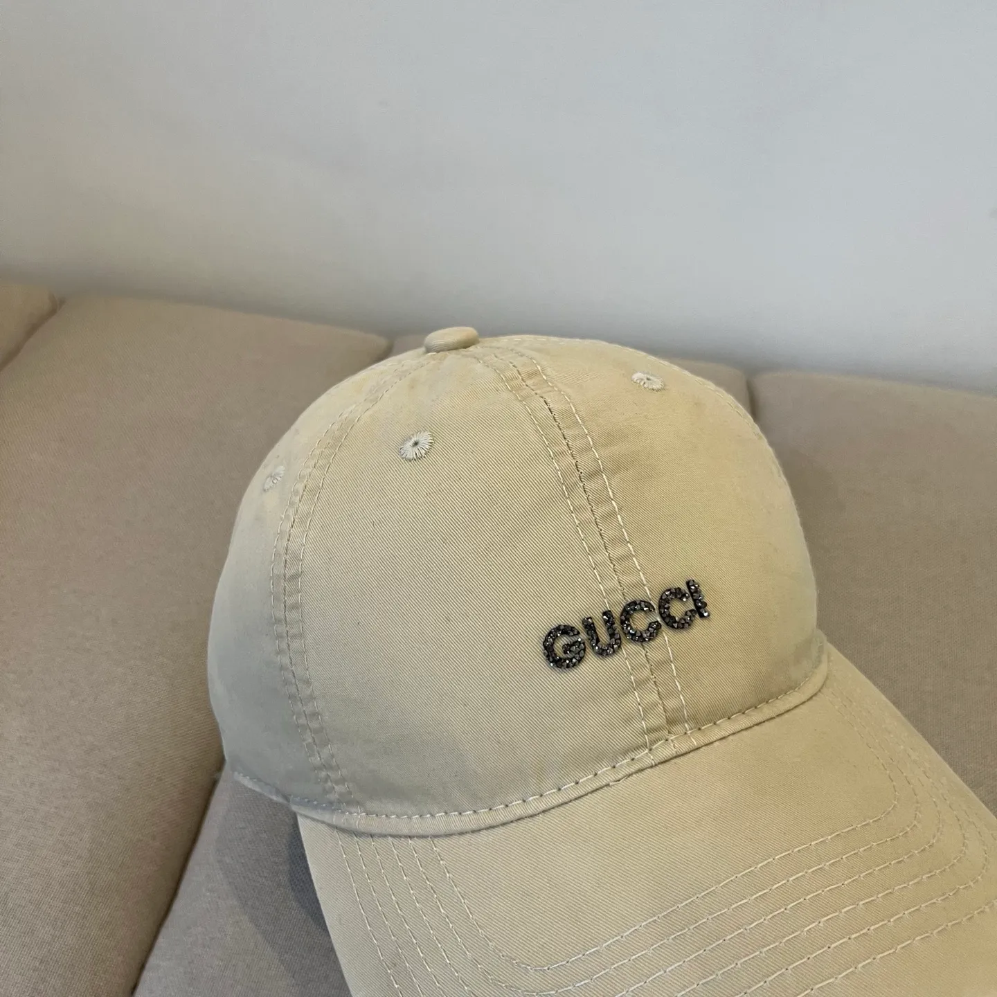 P60 Gucci Baseball Cap♥️GUCCI🧢New product from the official website, baseball cap, original quality, very popular 🔥🎩 The craftsmanship is very exquisite, high-end and classy! Low-key luxury, easy to carry! Running volume!