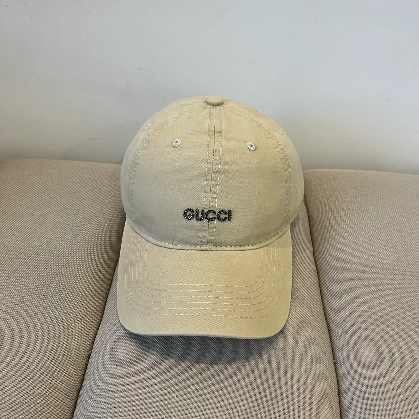 P60 Gucci Baseball Cap♥️GUCCI🧢New product from the official website, baseball cap, original quality, very popular 🔥🎩 The craftsmanship is very exquisite, high-end and classy! Low-key luxury, easy to carry! Running volume!