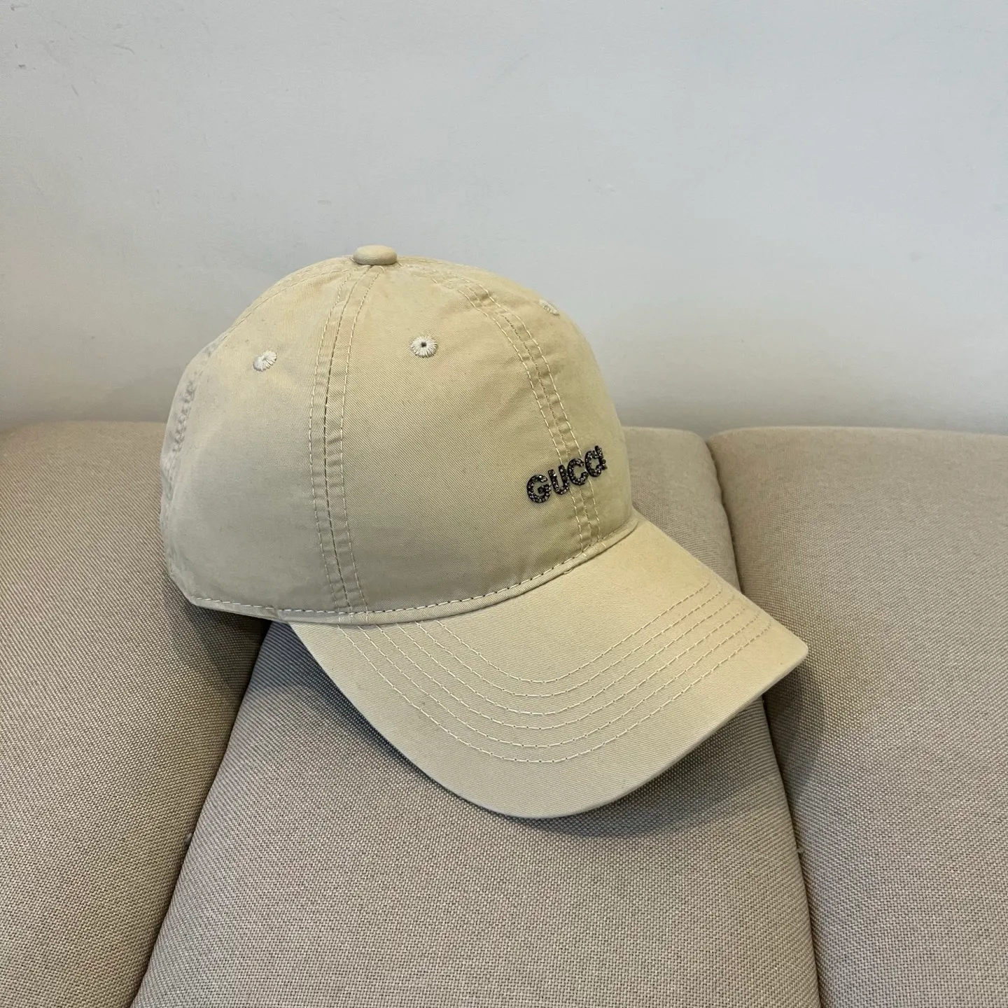 P60 Gucci Baseball Cap♥️GUCCI🧢New product from the official website, baseball cap, original quality, very popular 🔥🎩 The craftsmanship is very exquisite, high-end and classy! Low-key luxury, easy to carry! Running volume!