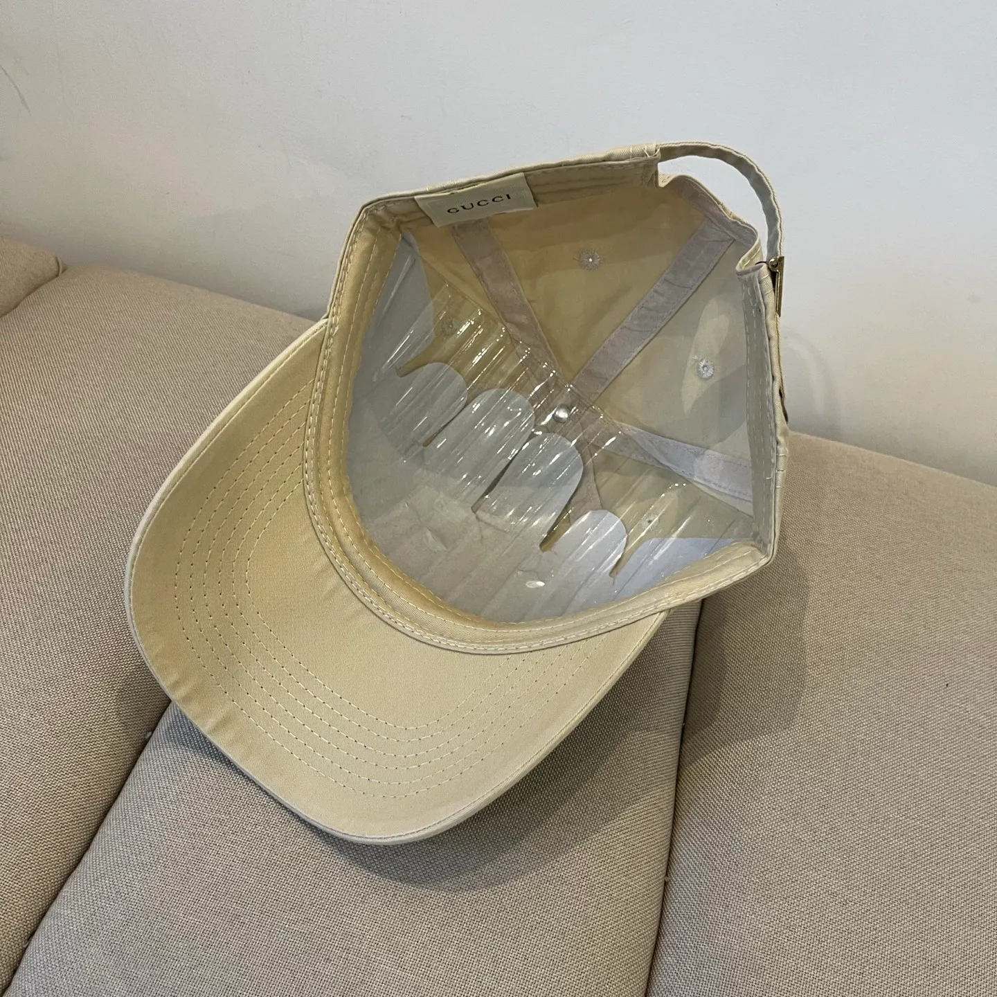P60 Gucci Baseball Cap♥️GUCCI🧢New product from the official website, baseball cap, original quality, very popular 🔥🎩 The craftsmanship is very exquisite, high-end and classy! Low-key luxury, easy to carry! Running volume!