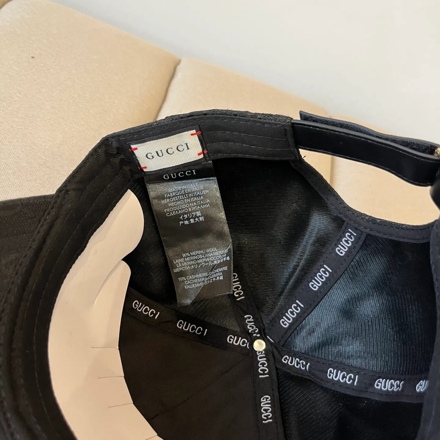 P56 Gucci Baseball Cap♥️GUCCI🧢New product from the official website, baseball cap, original quality, hot arrival 🔥🎩 The craftsmanship is very exquisite, high-end and classy! Low-key luxury, easy to carry! Running volume!