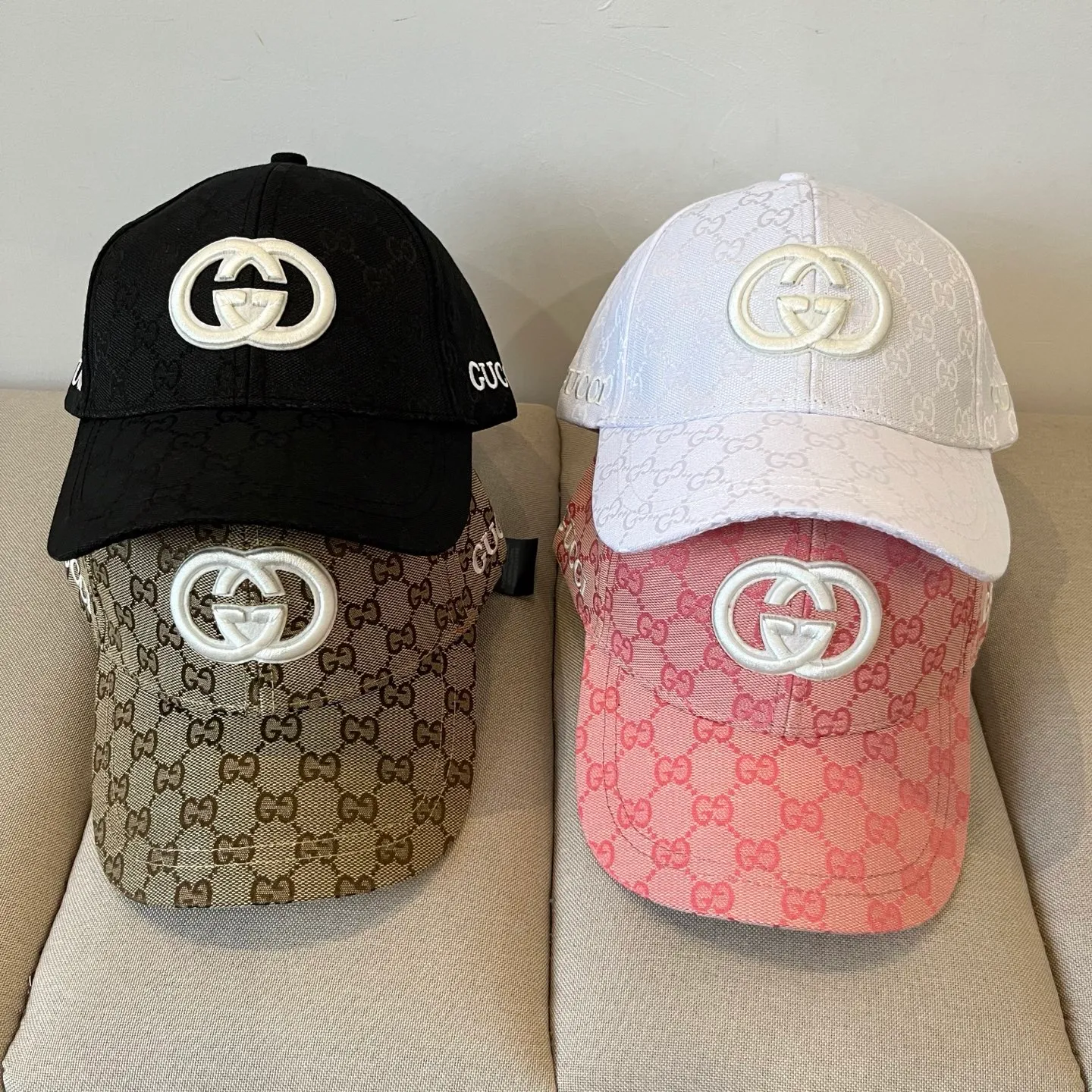 P56 Gucci Baseball Cap♥️GUCCI🧢New product from the official website, baseball cap, original quality, hot arrival 🔥🎩 The craftsmanship is very exquisite, high-end and classy! Low-key luxury, easy to carry! Running volume!