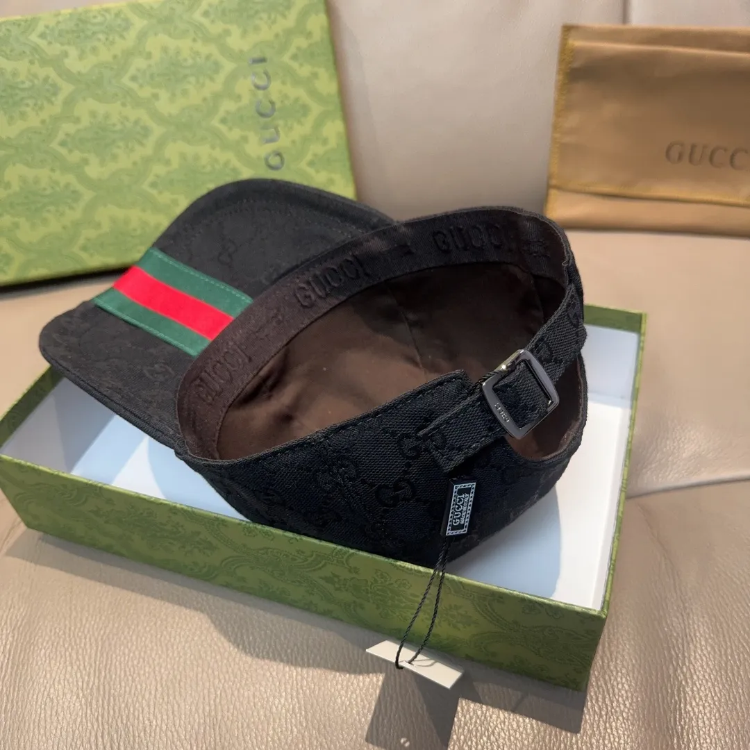 P90 original version shipped!   , Gucci (Gucci) latest original baseball cap, wide webbing. 1:1 mold opening and customization at the counter, the highest version, original canvas fabric + first-layer cowhide, light and breathable! Photographed in real life, suitable for men and women in all seasons, basic head circumference 56cm, adjustable patches.