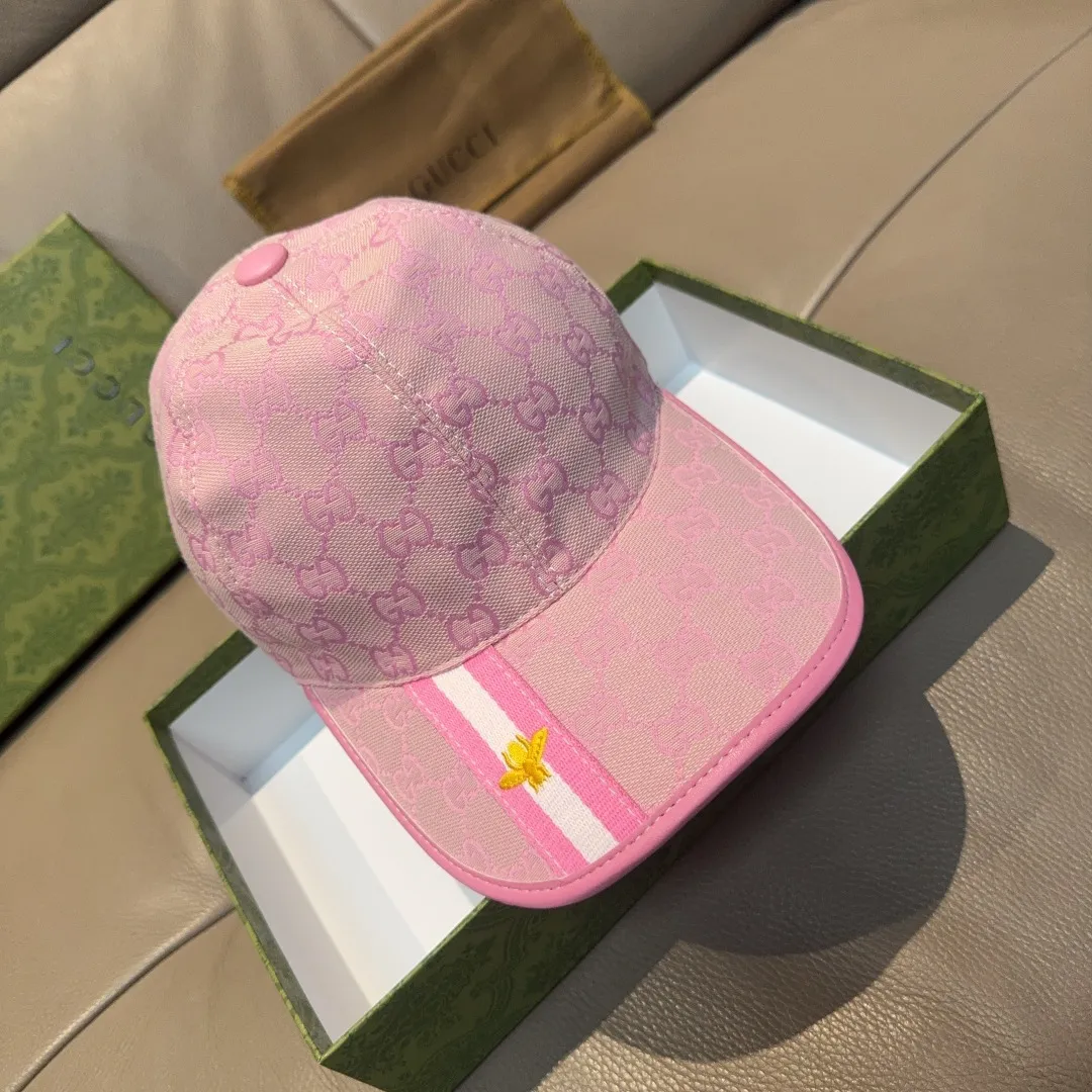 p90, Gucci's latest original baseball cap, bee webbing. 1:1 mold opening and customization at the counter, the highest version, original canvas fabric + first-layer cowhide, light and breathable! Photographed in real life, suitable for men and women in all seasons, basic head circumference 56cm, adjustable patches.