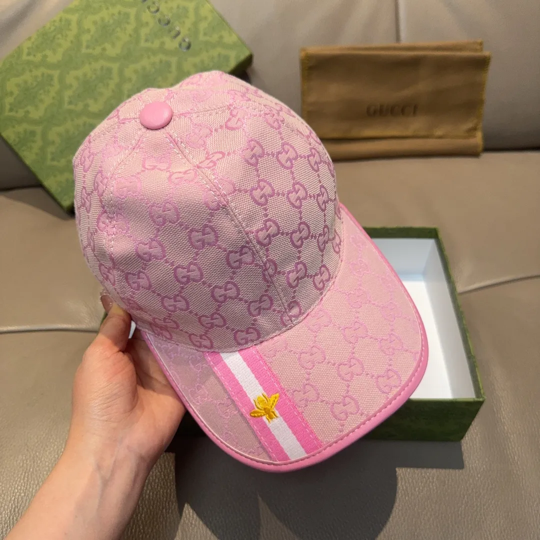 p90, Gucci's latest original baseball cap, bee webbing. 1:1 mold opening and customization at the counter, the highest version, original canvas fabric + first-layer cowhide, light and breathable! Photographed in real life, suitable for men and women in all seasons, basic head circumference 56cm, adjustable patches.